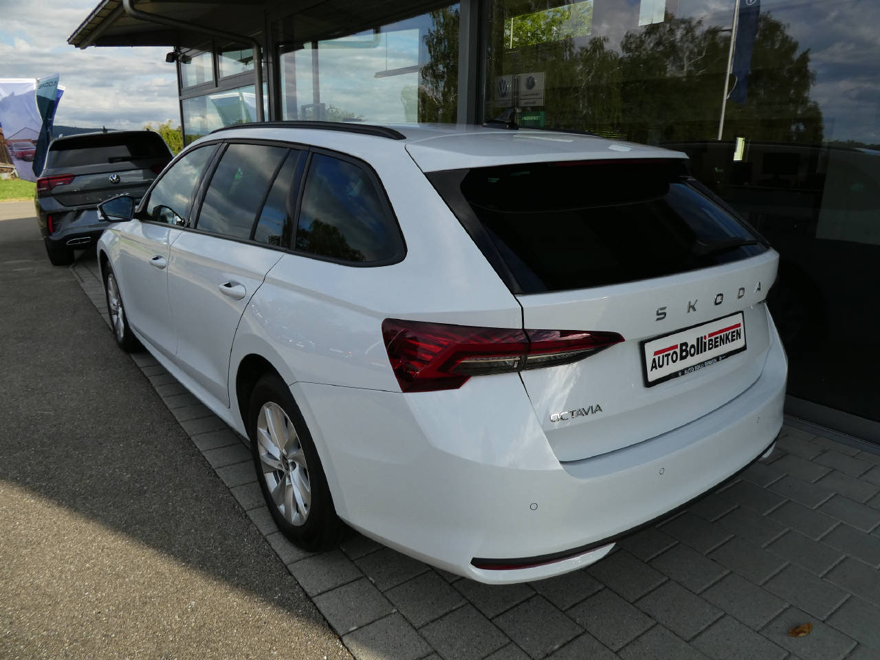 SKODA Octavia Combi 2.0 TDI 150 Selection DSG-image-6