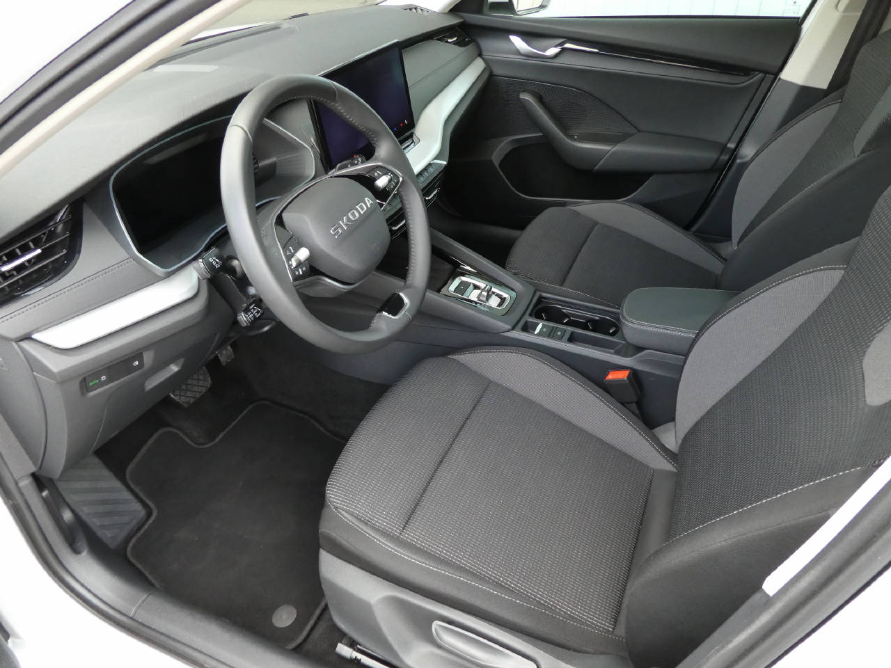 SKODA Octavia Combi 2.0 TDI 150 Selection DSG-image-9