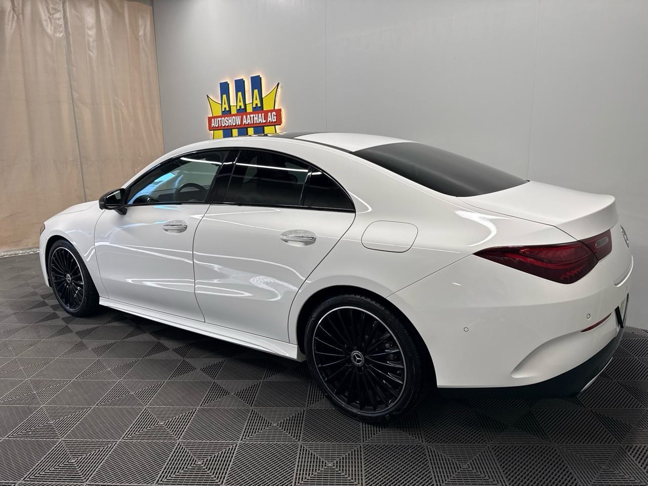 MERCEDES-BENZ CLA 200 AMG DCT-image-1