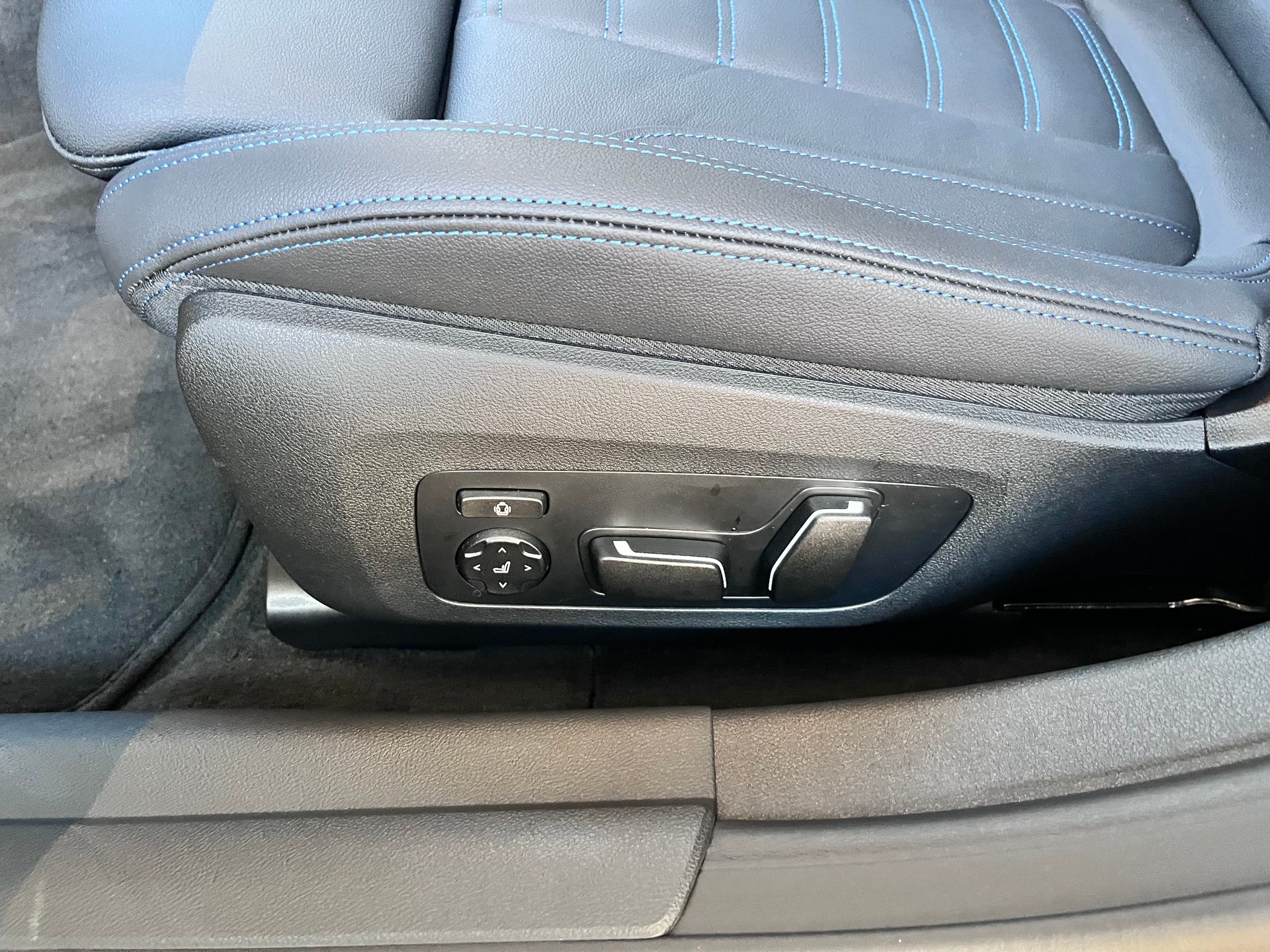 BMW M60 xDrive Gran Coupé-image-15