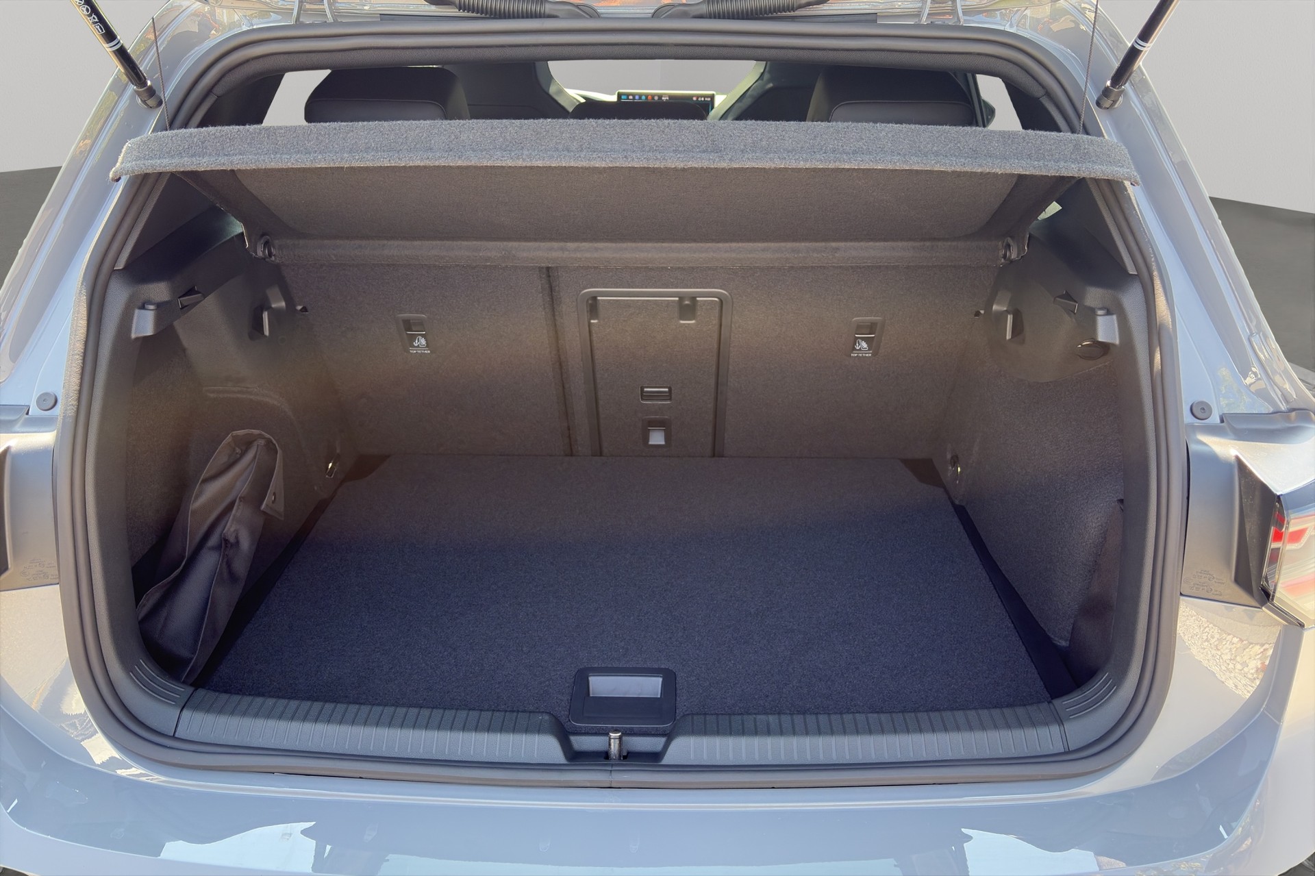 VW Golf 1.5 e TSI mHEV R-Line DSG-image-8