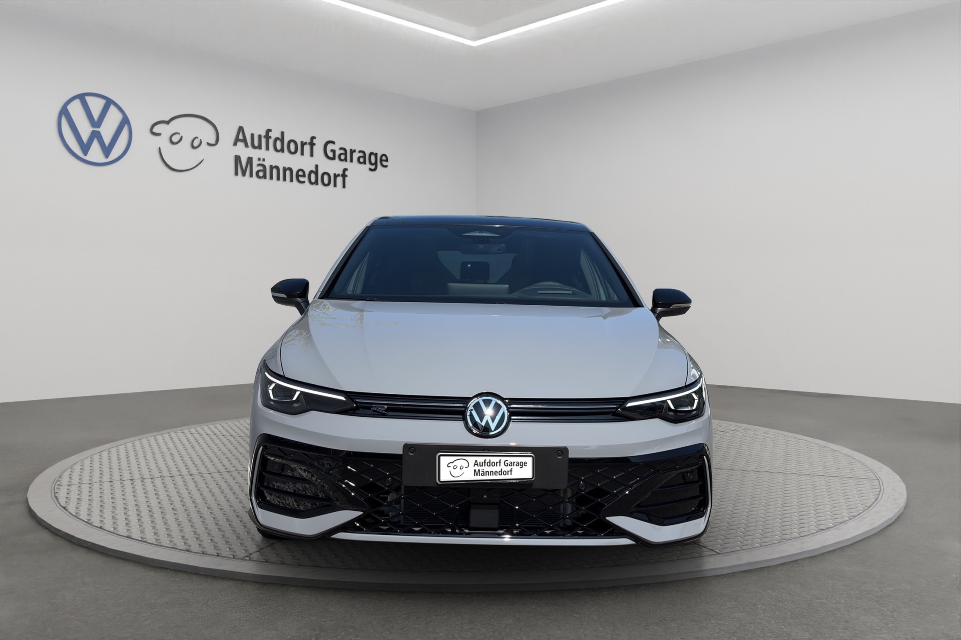 VW Golf 1.5 e TSI mHEV R-Line DSG-image-1