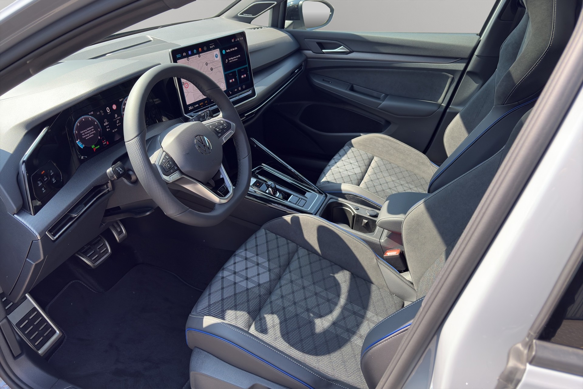 VW Golf 1.5 e TSI mHEV R-Line DSG-image-9