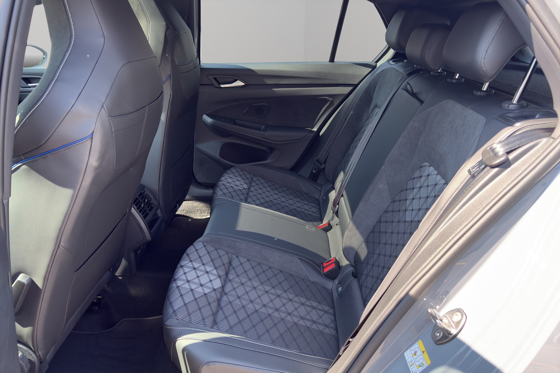 VW Golf 1.5 e TSI mHEV R-Line DSG-image-5
