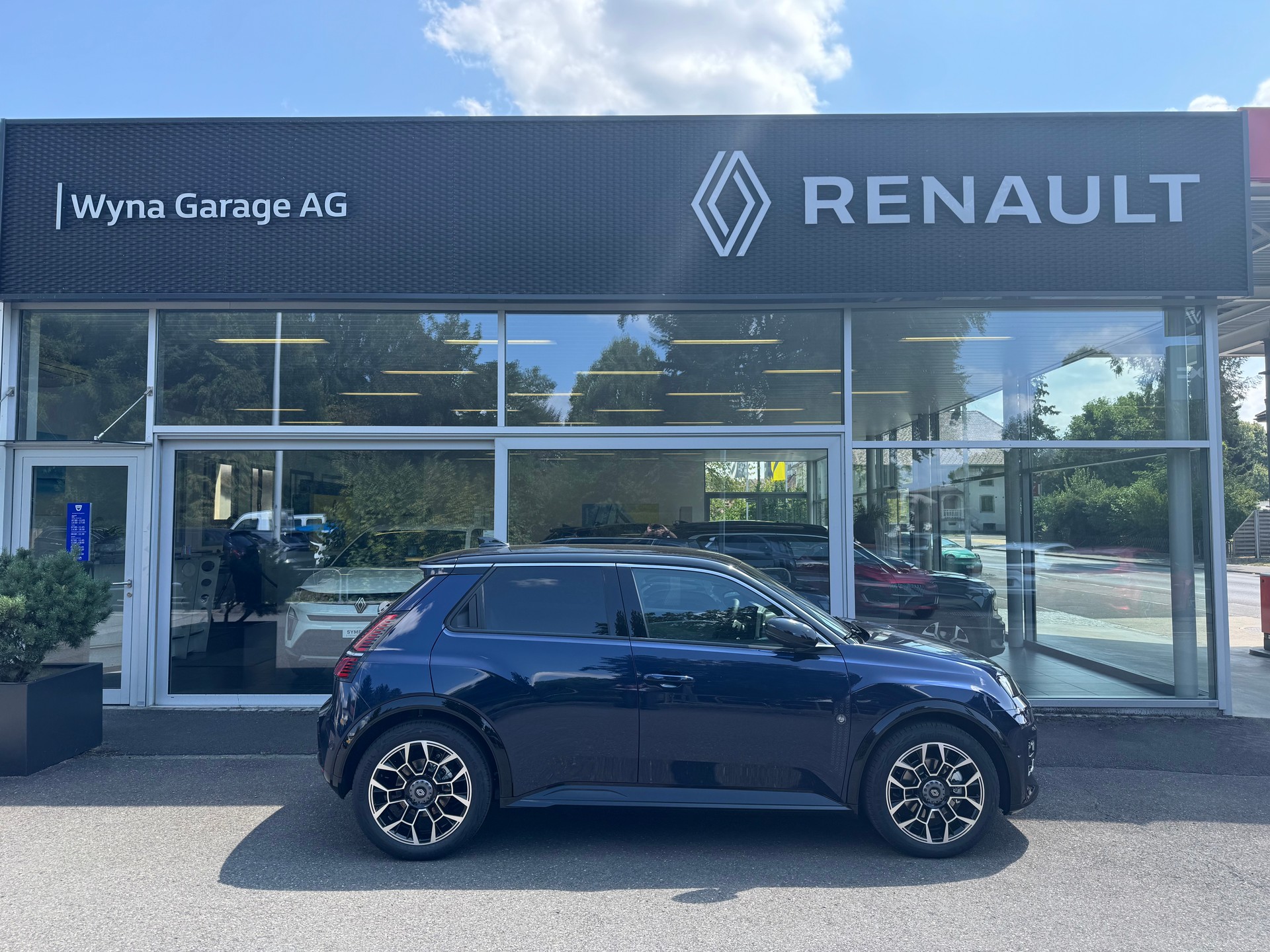 RENAULT R5 E-Tech Comfort Range 52 kWh Roland Garros-image-0