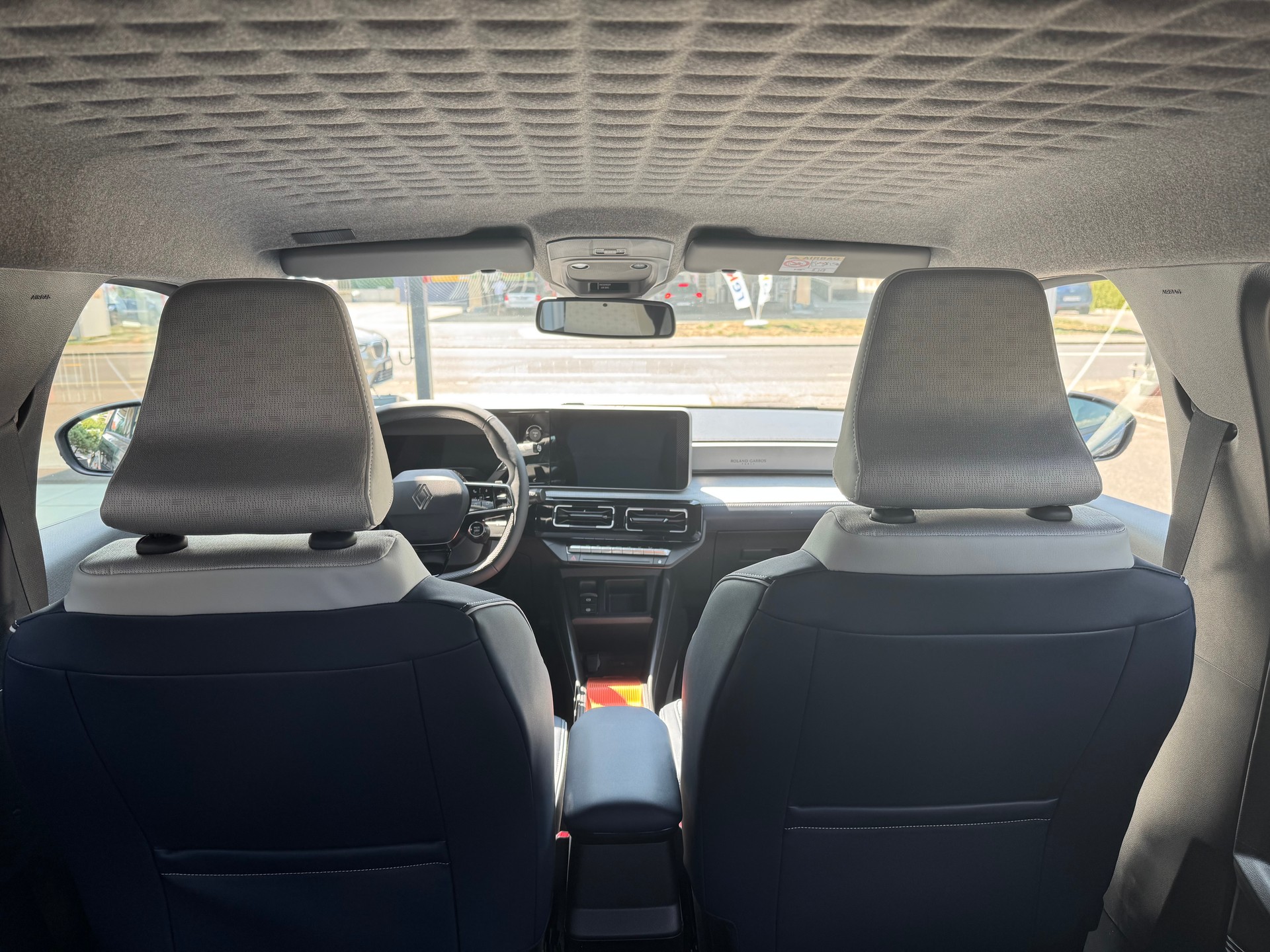 RENAULT R5 E-Tech Comfort Range 52 kWh Roland Garros-image-9