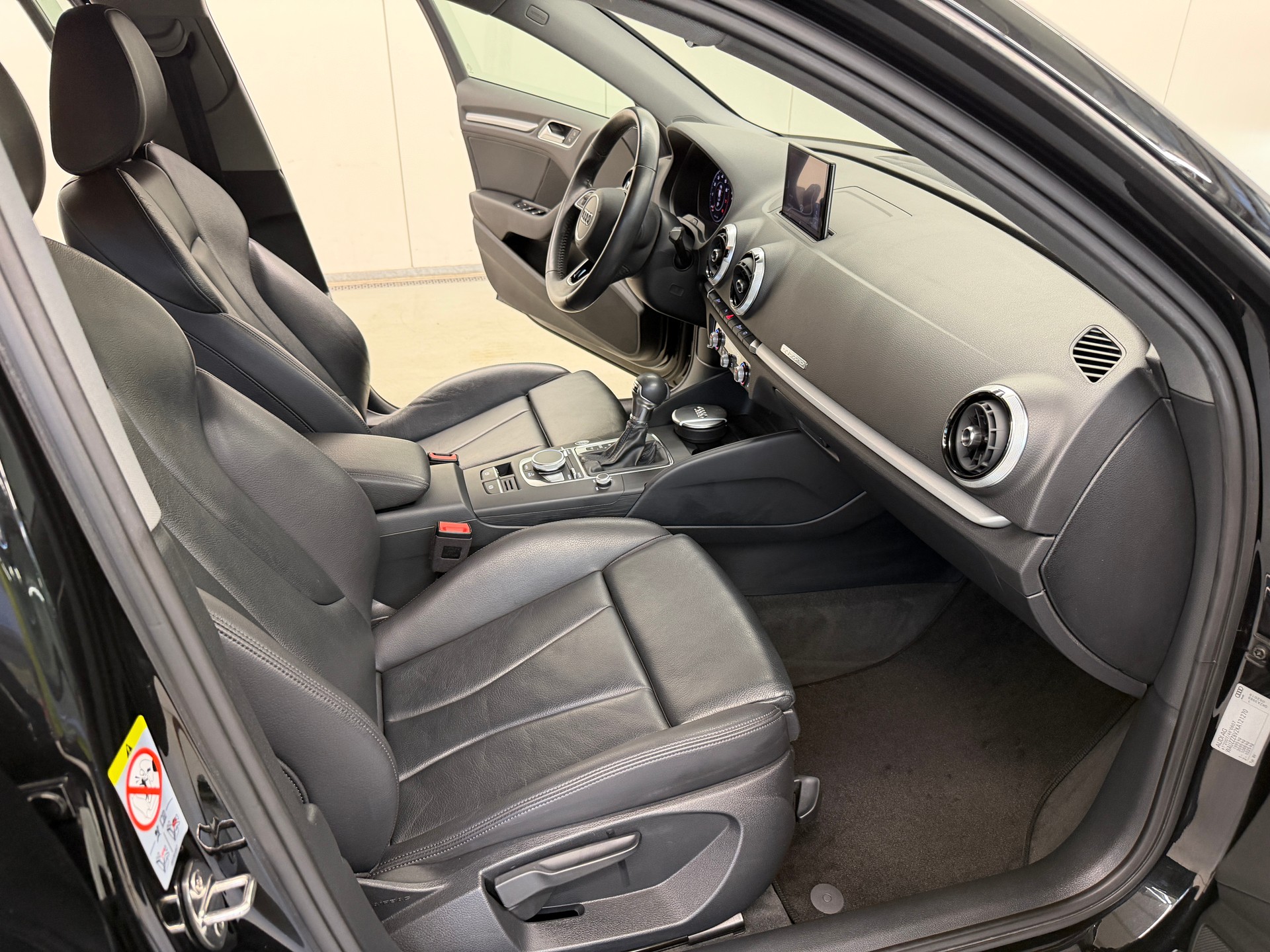 AUDI A3 Sportback 40 TFSI Attraction quattro S-tronic-image-14