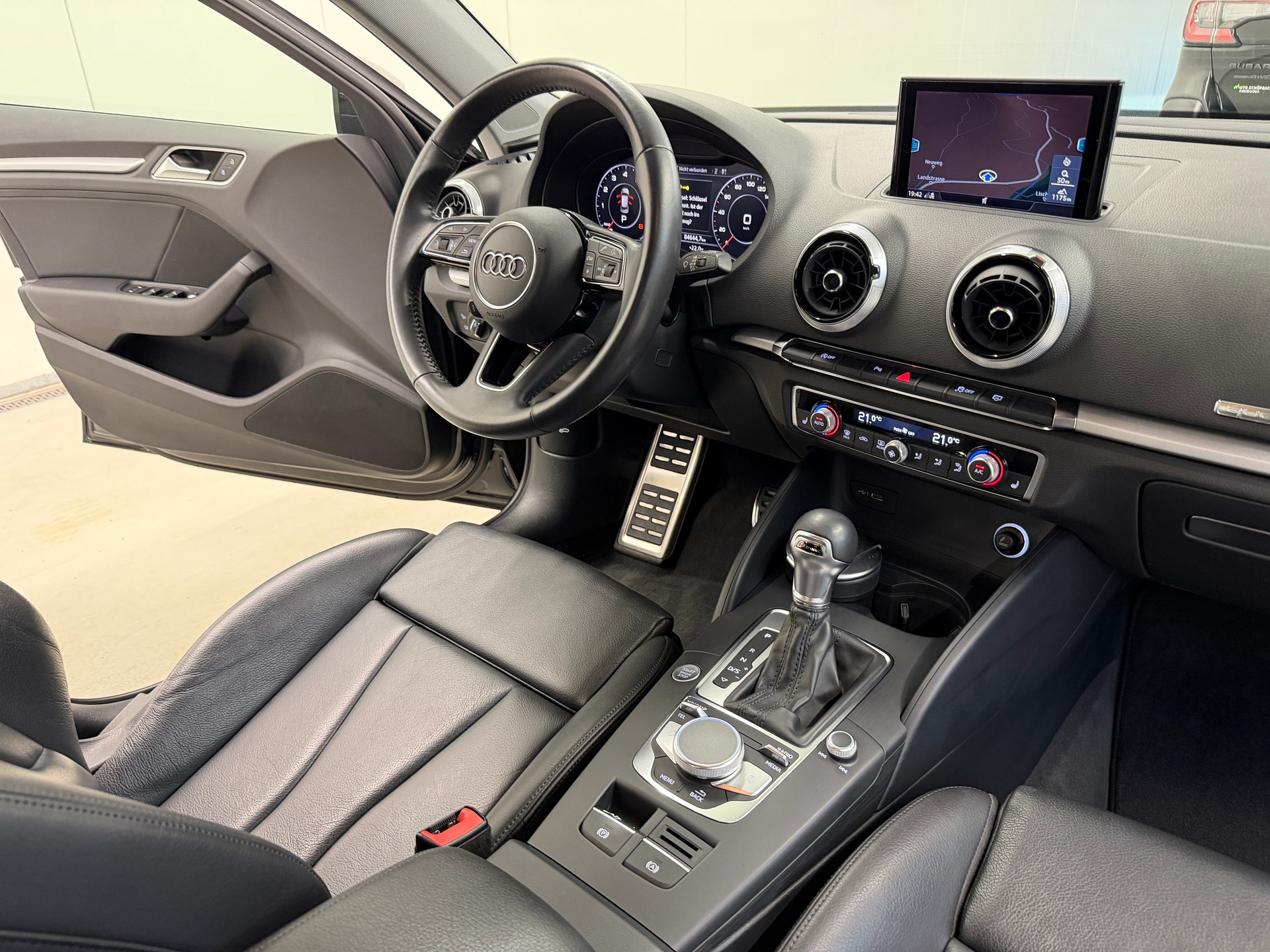 AUDI A3 Sportback 40 TFSI Attraction quattro S-tronic-image-16