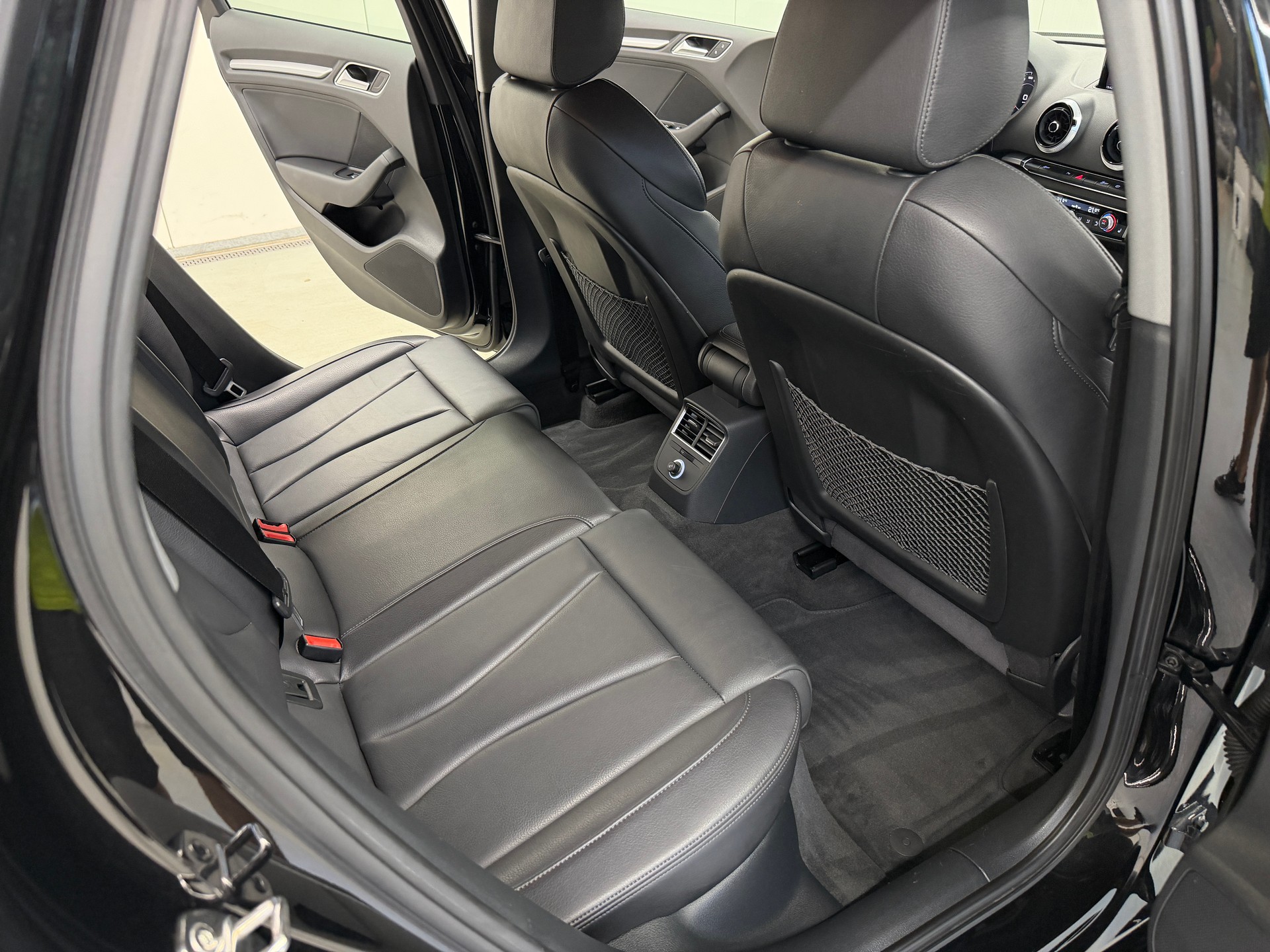 AUDI A3 Sportback 40 TFSI Attraction quattro S-tronic-image-13