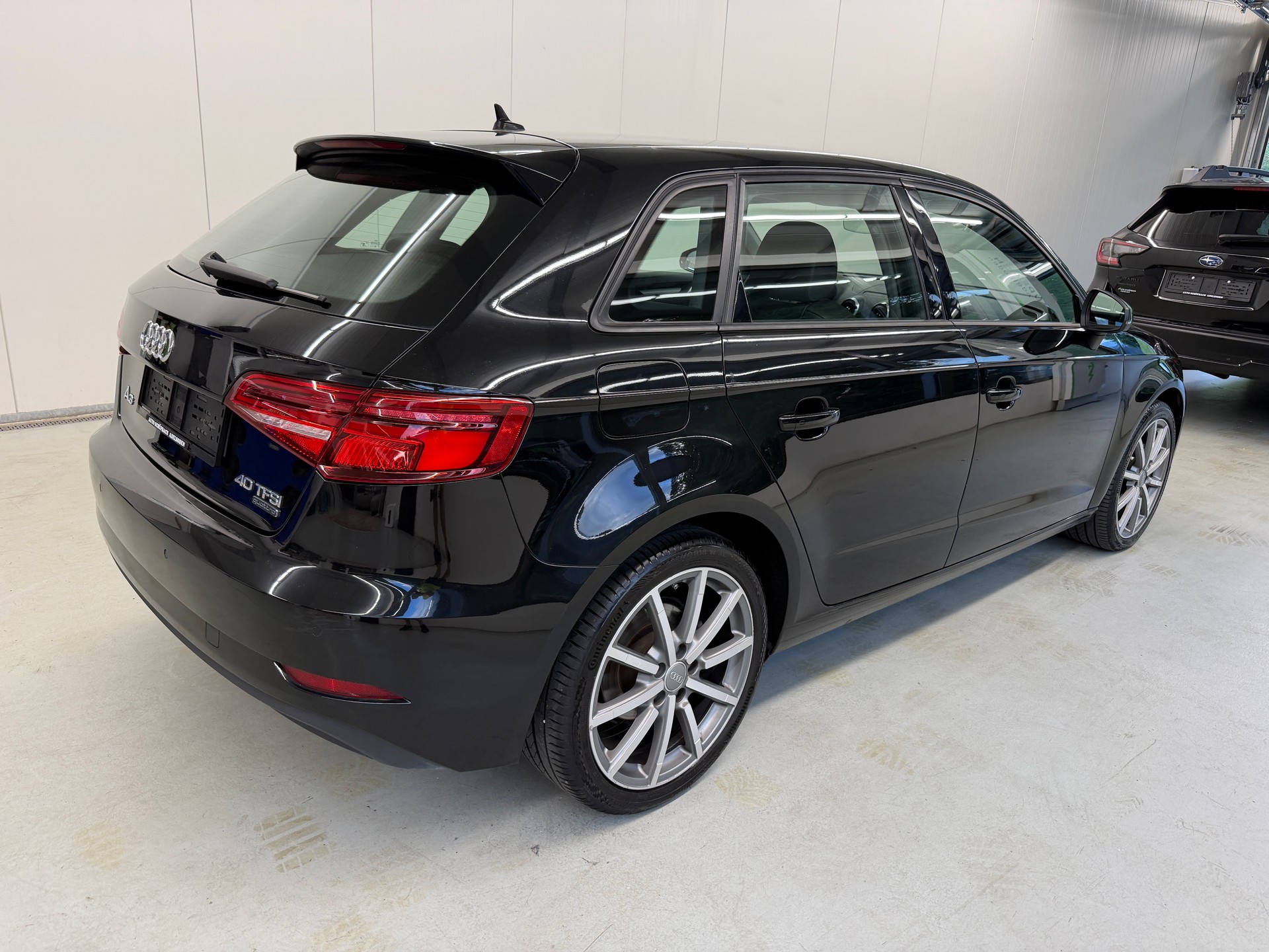 AUDI A3 Sportback 40 TFSI Attraction quattro S-tronic-image-3