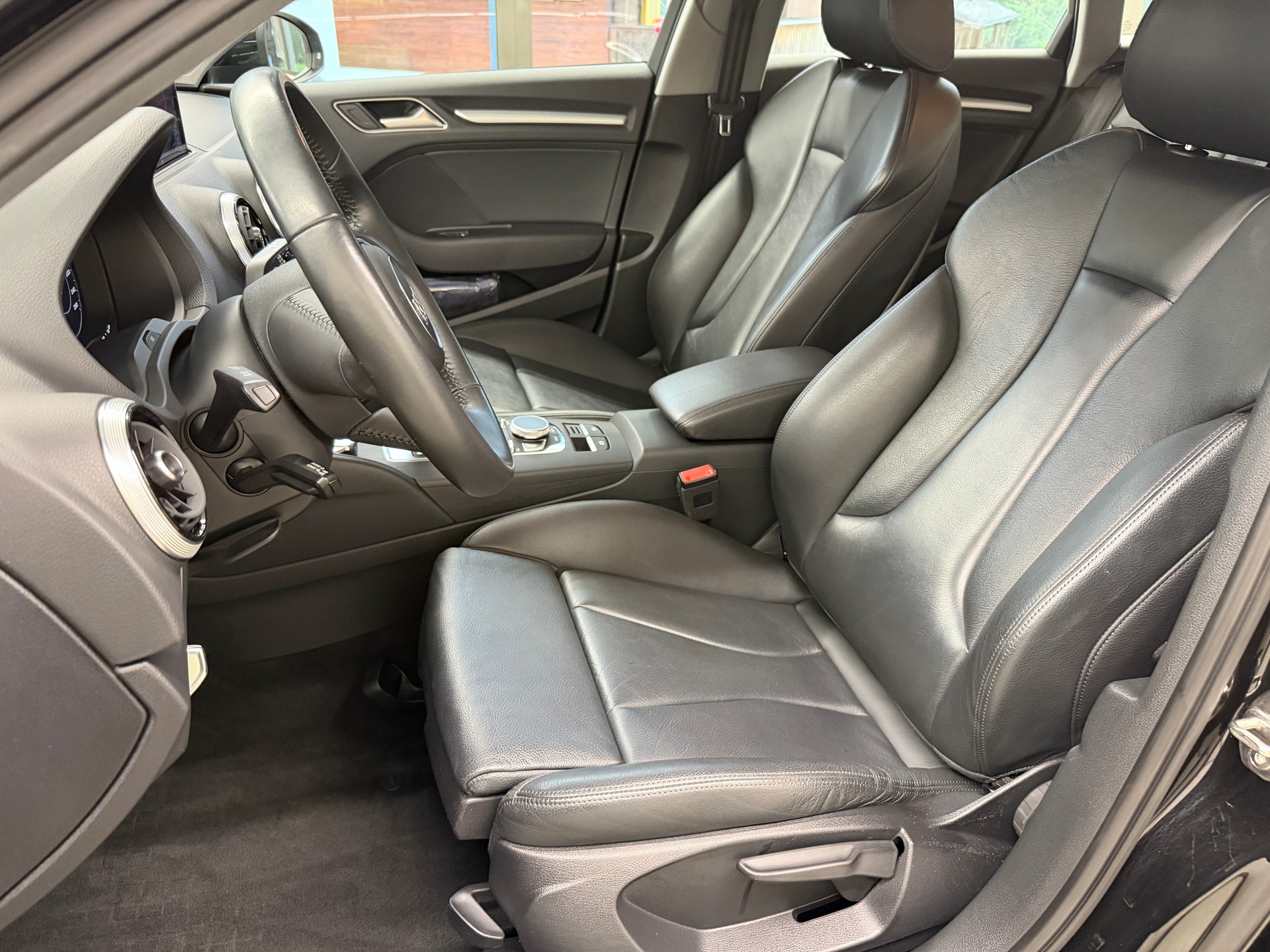 AUDI A3 Sportback 40 TFSI Attraction quattro S-tronic-image-11