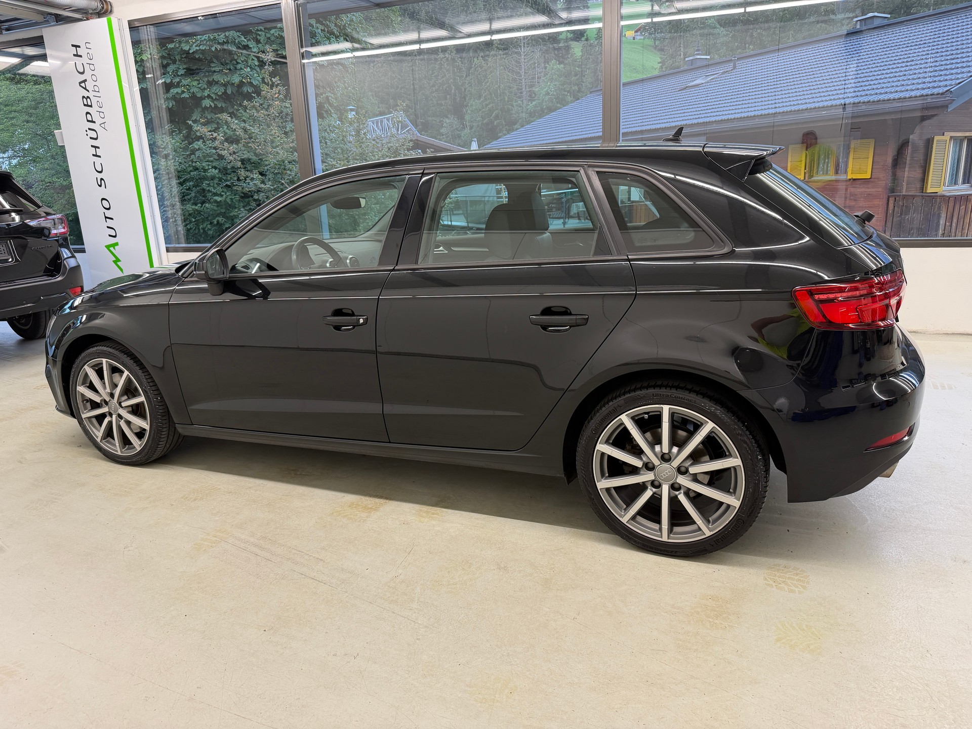 AUDI A3 Sportback 40 TFSI Attraction quattro S-tronic-image-5