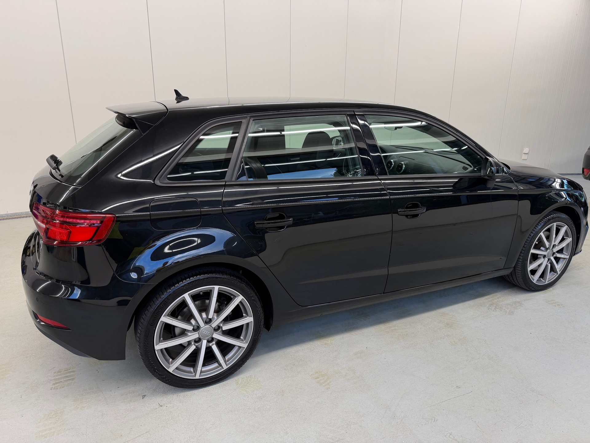 AUDI A3 Sportback 40 TFSI Attraction quattro S-tronic-image-2