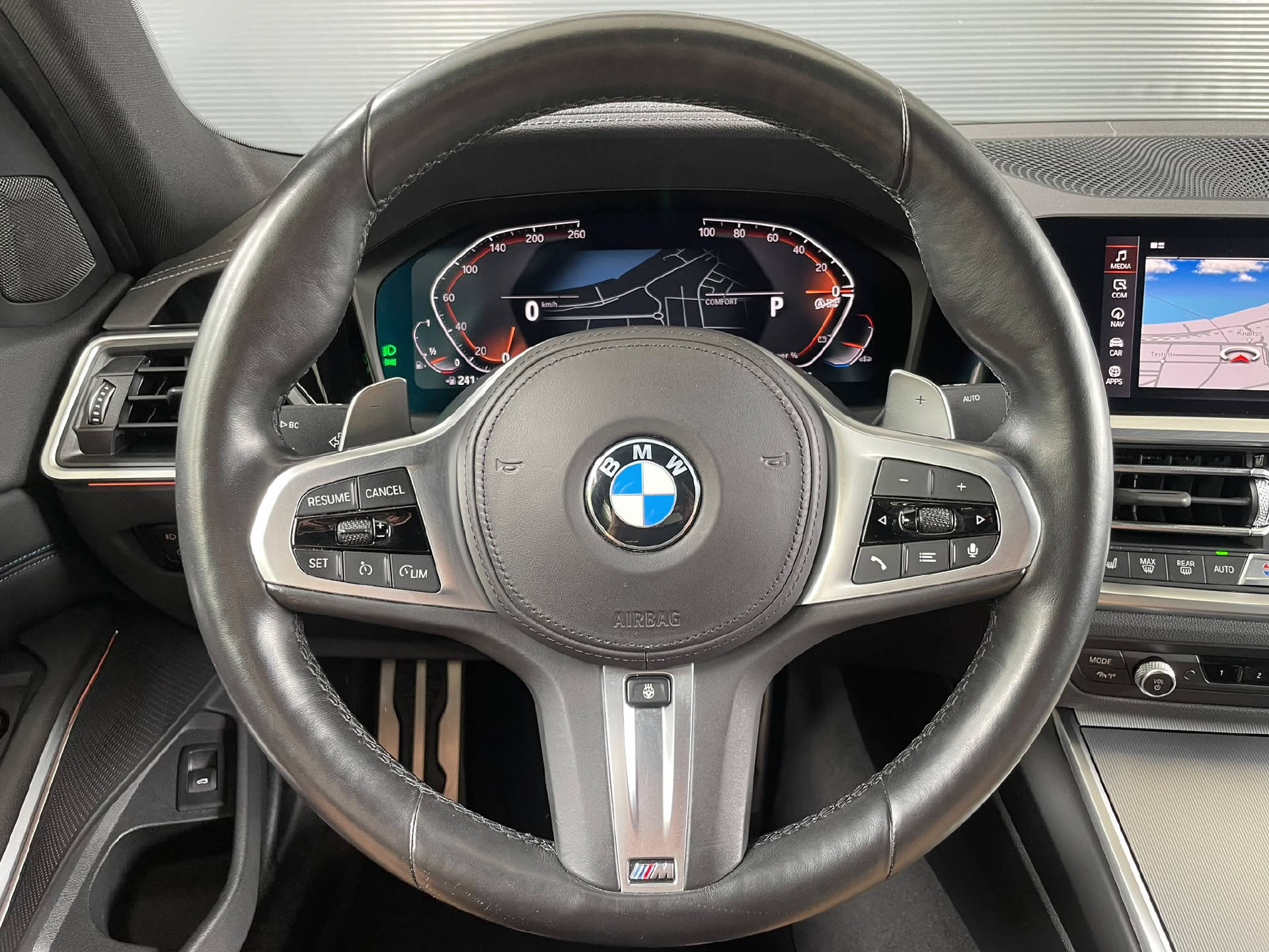 BMW 330i SAG-image-8