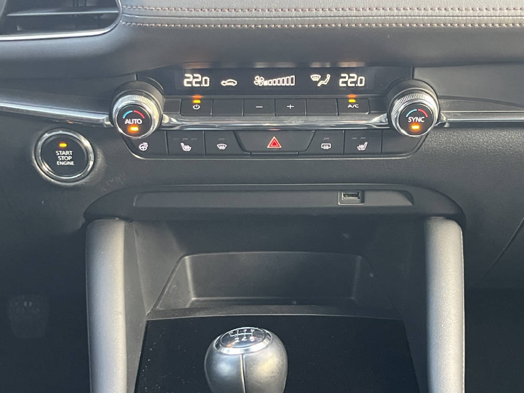 MAZDA 3 Hatchback 2.0 180 Revolution AWD-image-15
