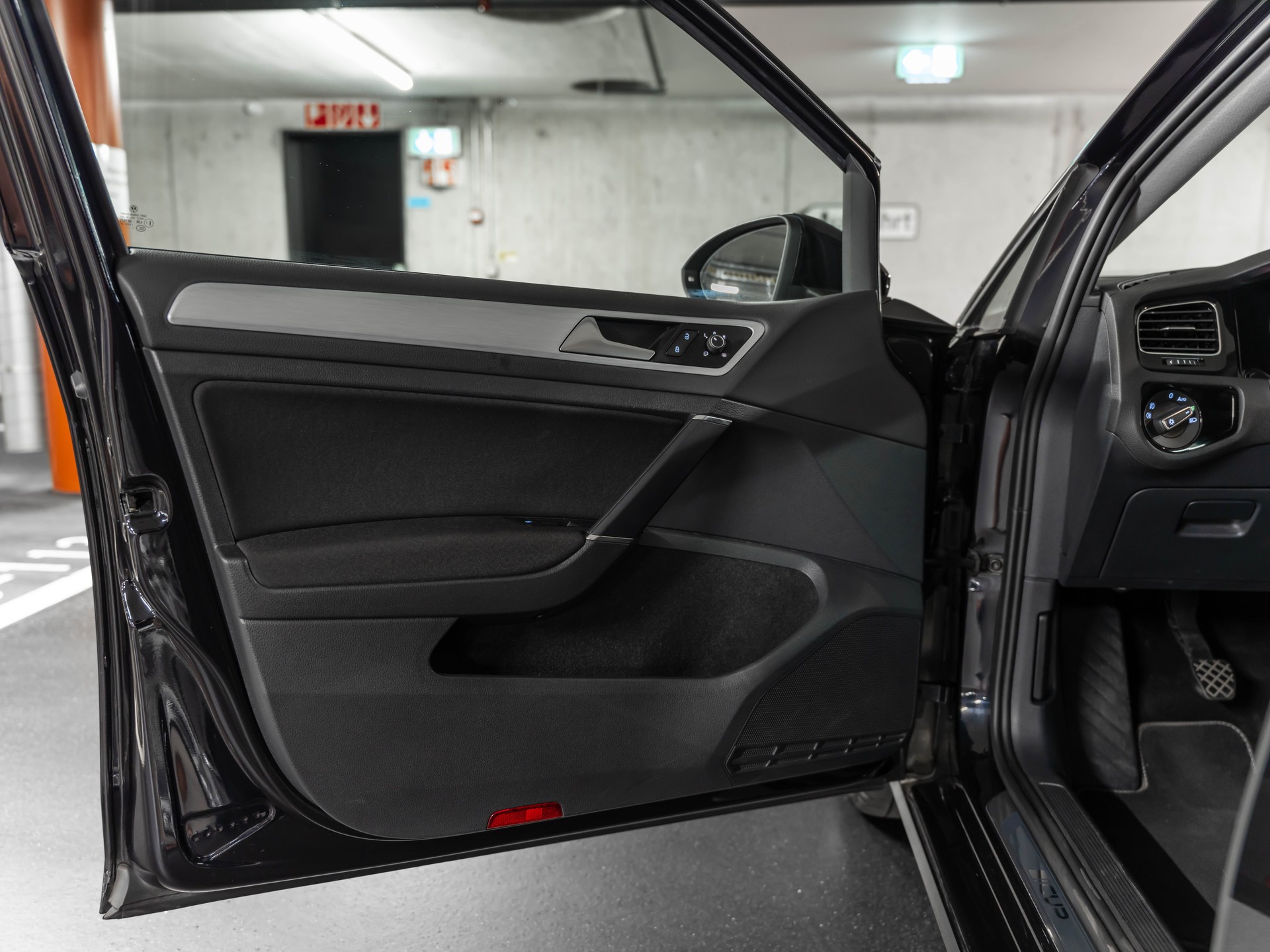 VW Golf Variant 2.0 TDI Cup 4Motion-image-22