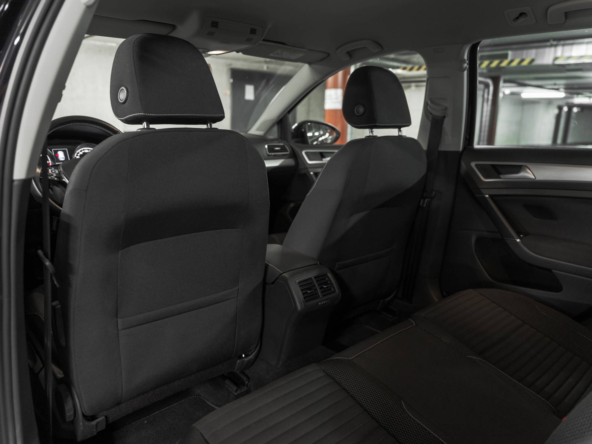 VW Golf Variant 2.0 TDI Cup 4Motion-image-26