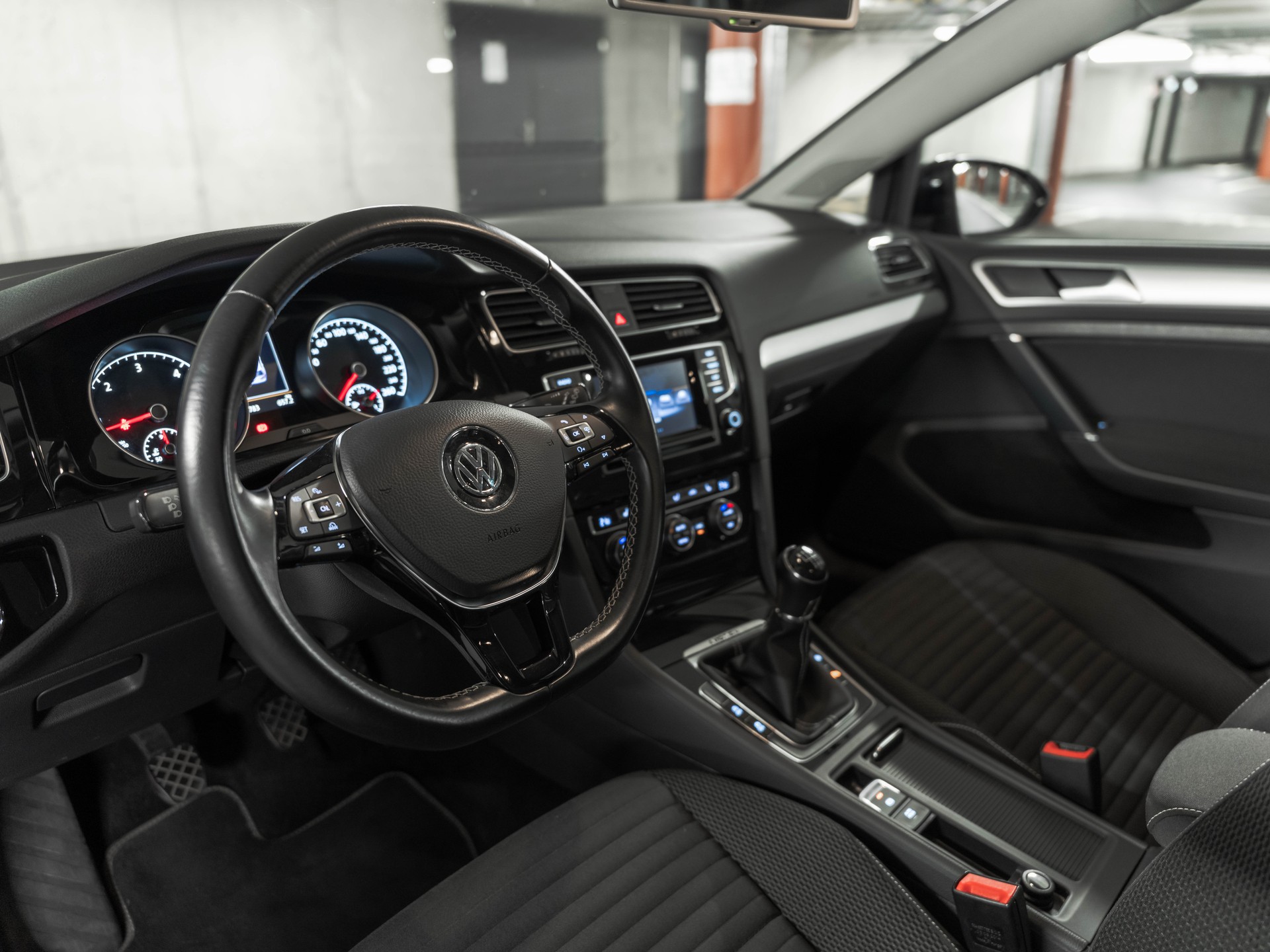 VW Golf Variant 2.0 TDI Cup 4Motion-image-23