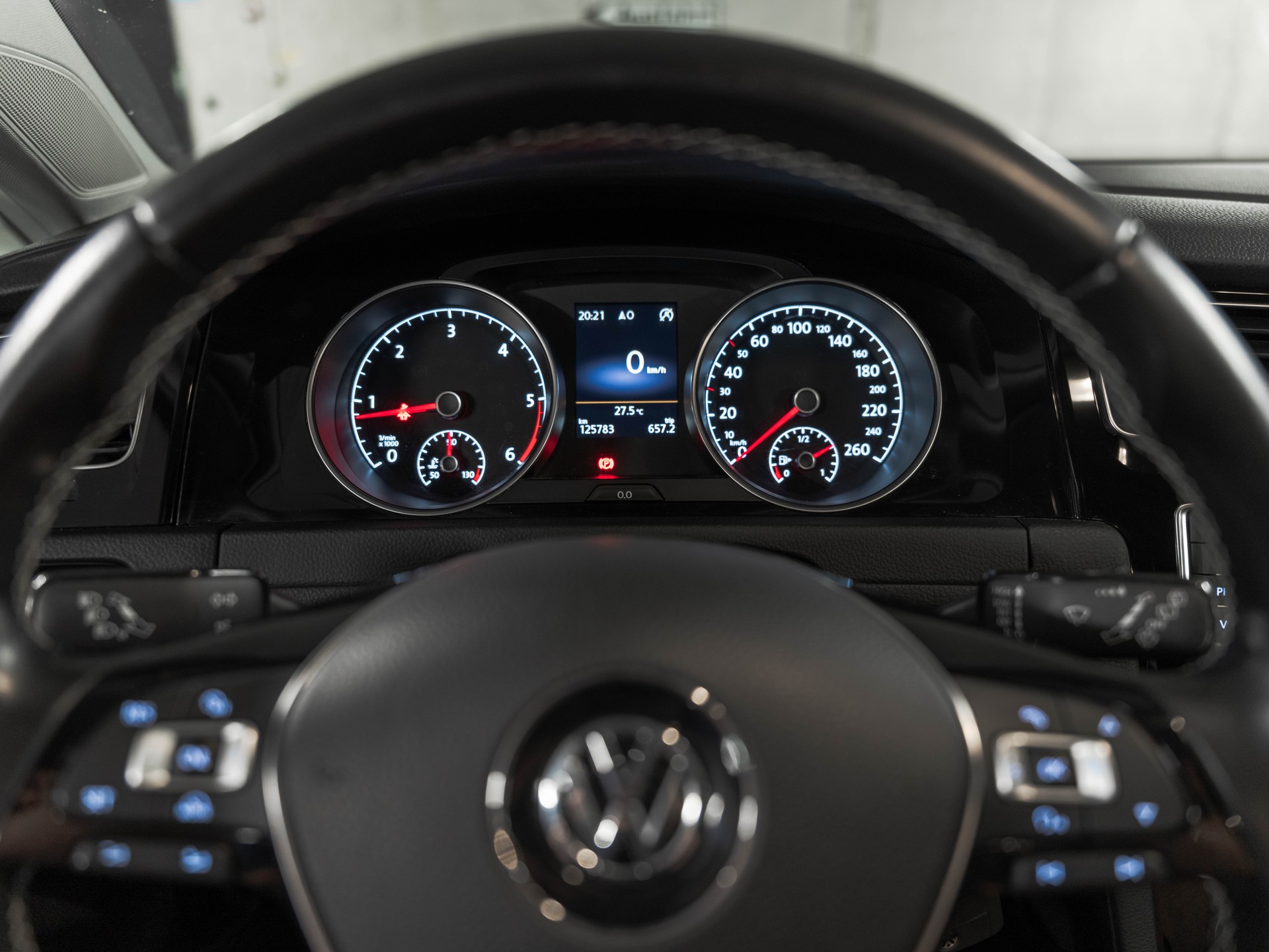 VW Golf Variant 2.0 TDI Cup 4Motion-image-16