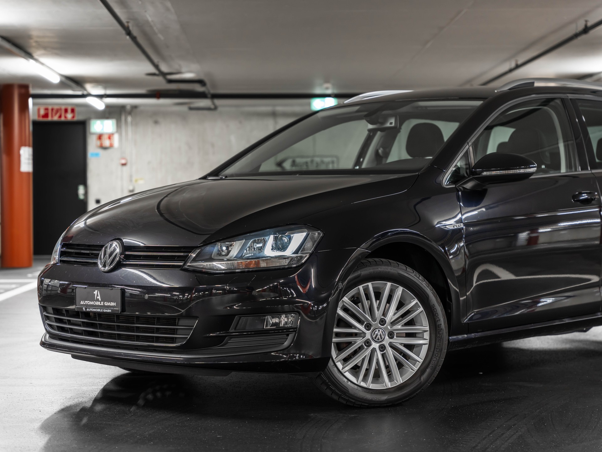 VW Golf Variant 2.0 TDI Cup 4Motion-image-1