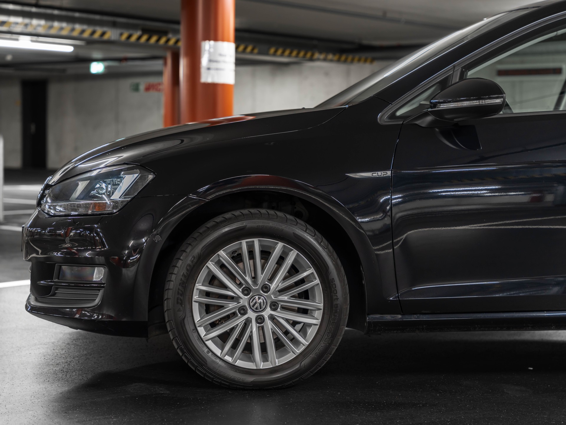 VW Golf Variant 2.0 TDI Cup 4Motion-image-2