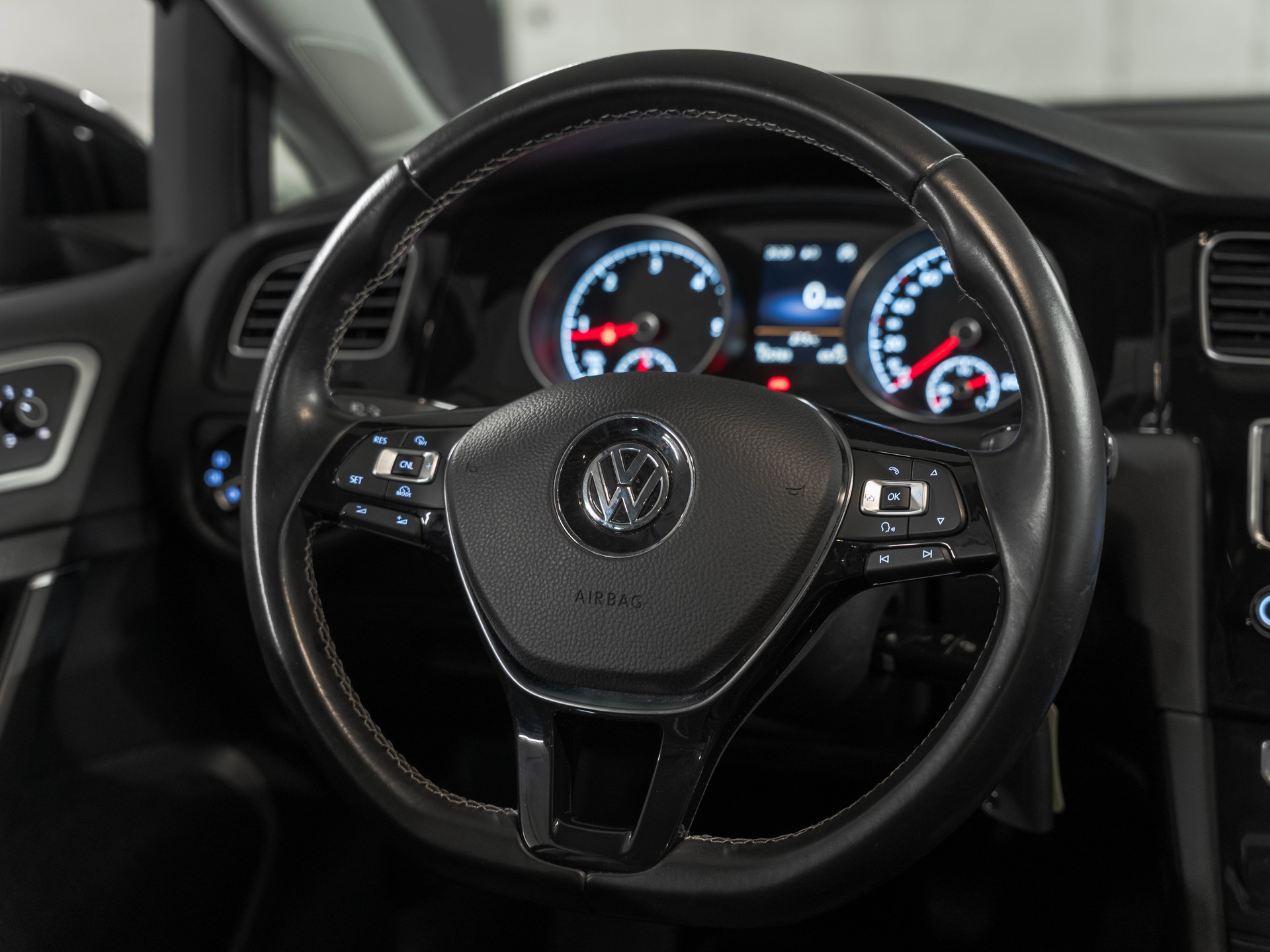 VW Golf Variant 2.0 TDI Cup 4Motion-image-15