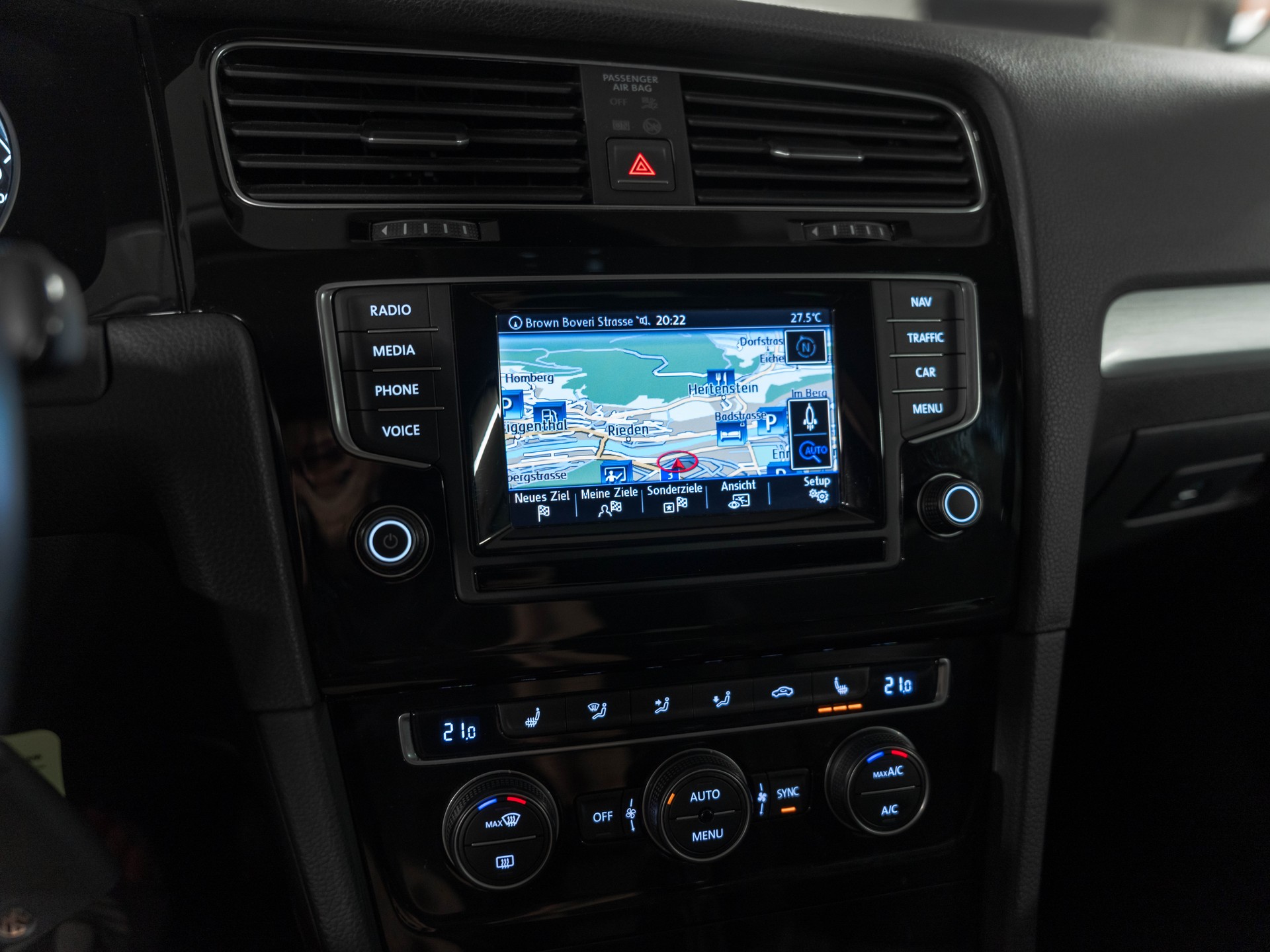 VW Golf Variant 2.0 TDI Cup 4Motion-image-19