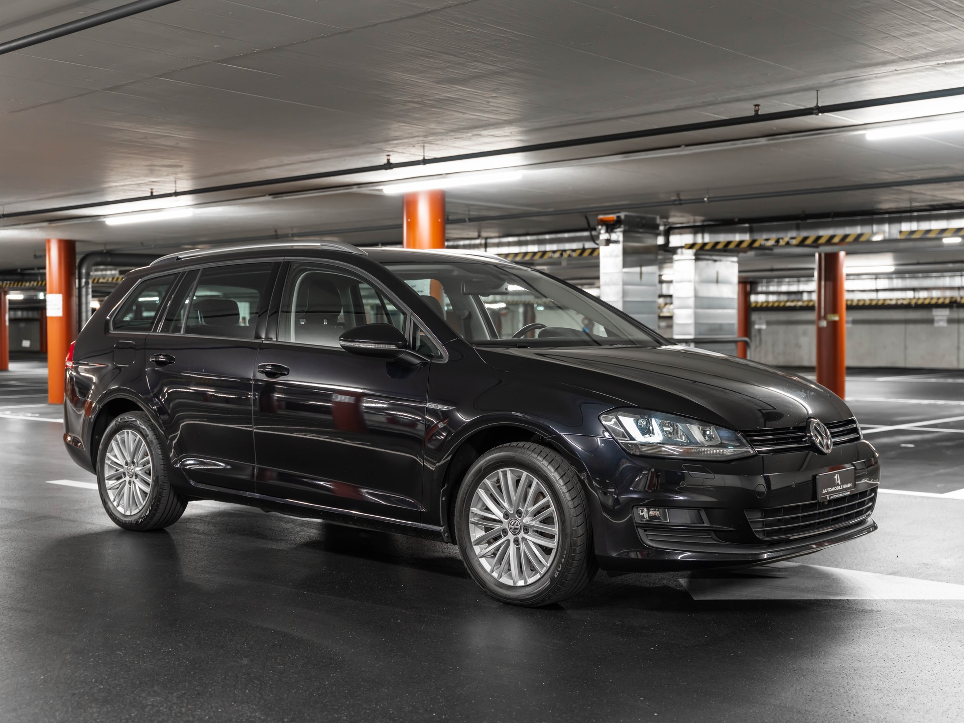 VW Golf Variant 2.0 TDI Cup 4Motion-image-11
