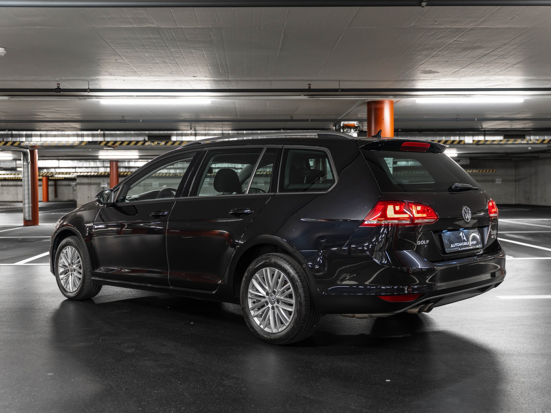 VW Golf Variant 2.0 TDI Cup 4Motion-image-5