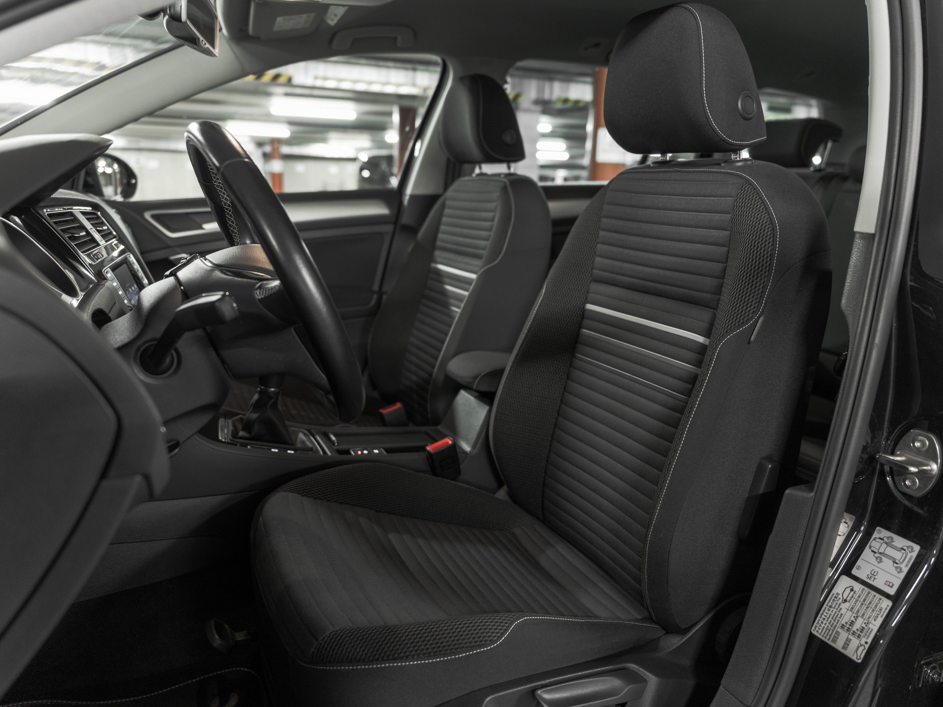 VW Golf Variant 2.0 TDI Cup 4Motion-image-25