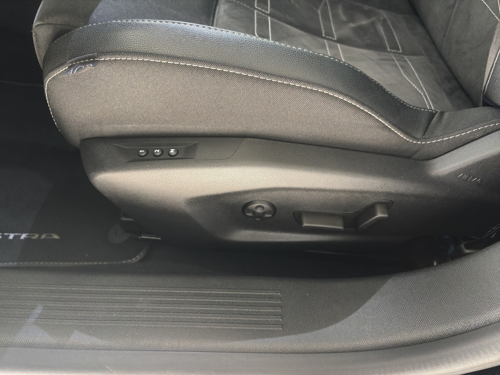 OPEL Astra 1.6 PHEV Turbo Ultimate-image-11