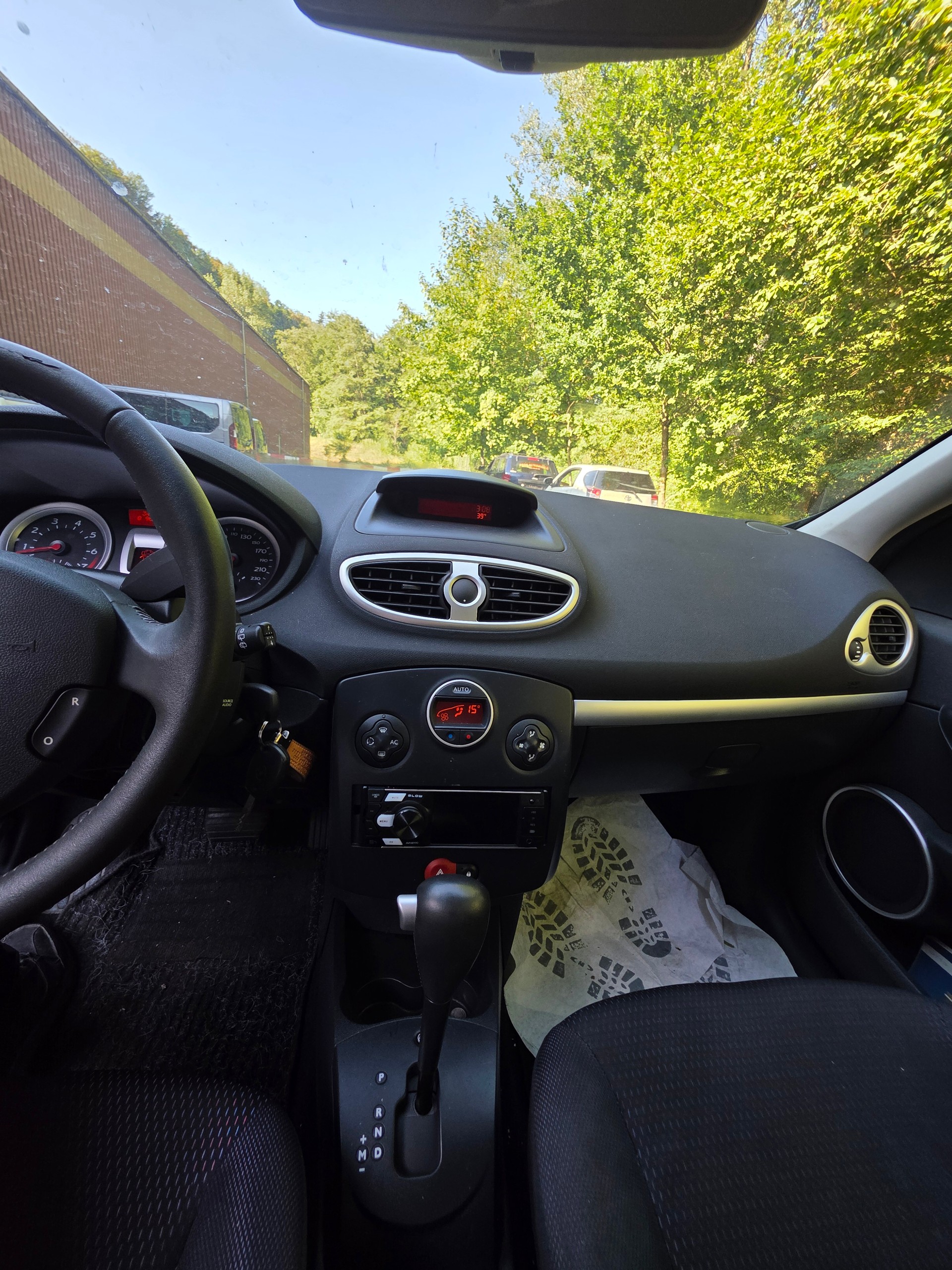 RENAULT Clio 1.6 16V Dynamique-image-8