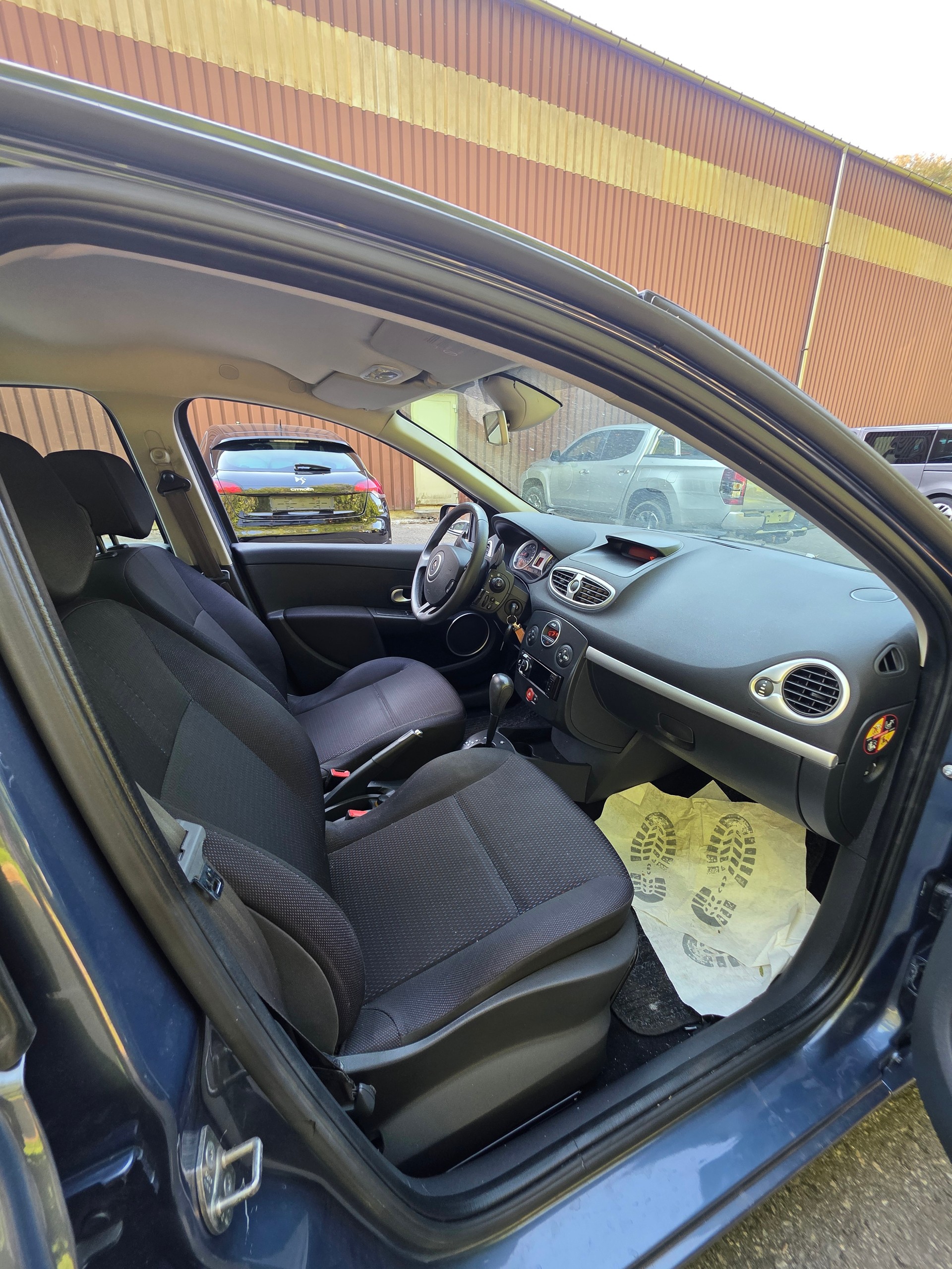 RENAULT Clio 1.6 16V Dynamique-image-5