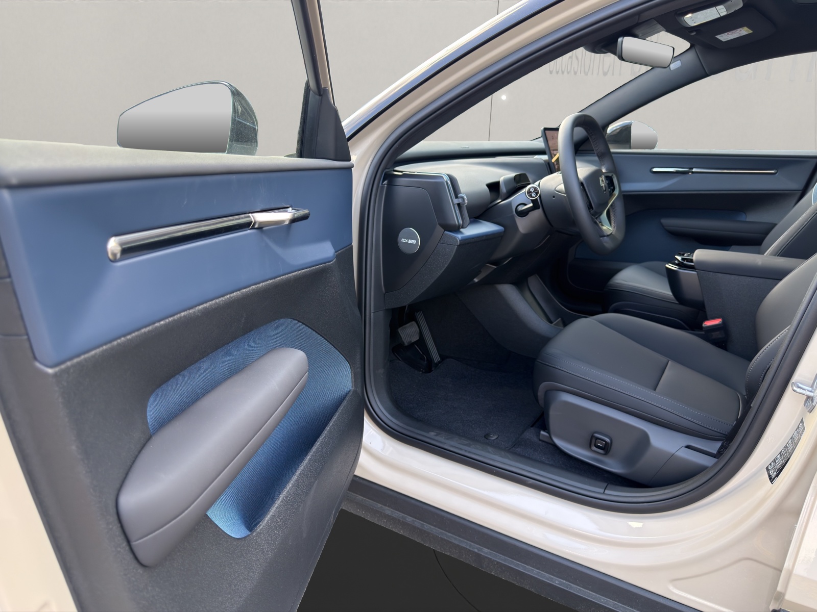 VOLVO EX30 E60 Twin Ultra Performance AWD .-image-7