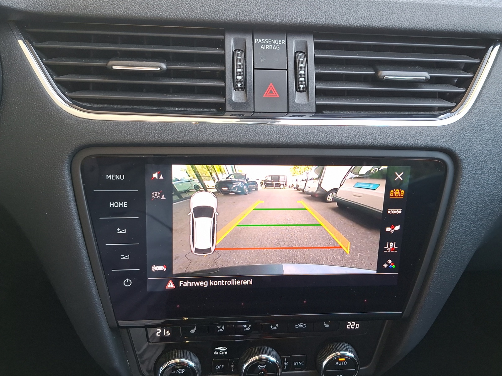 SKODA Octavia Combi 2.0 TSI Style 4x4 DSG-image-15