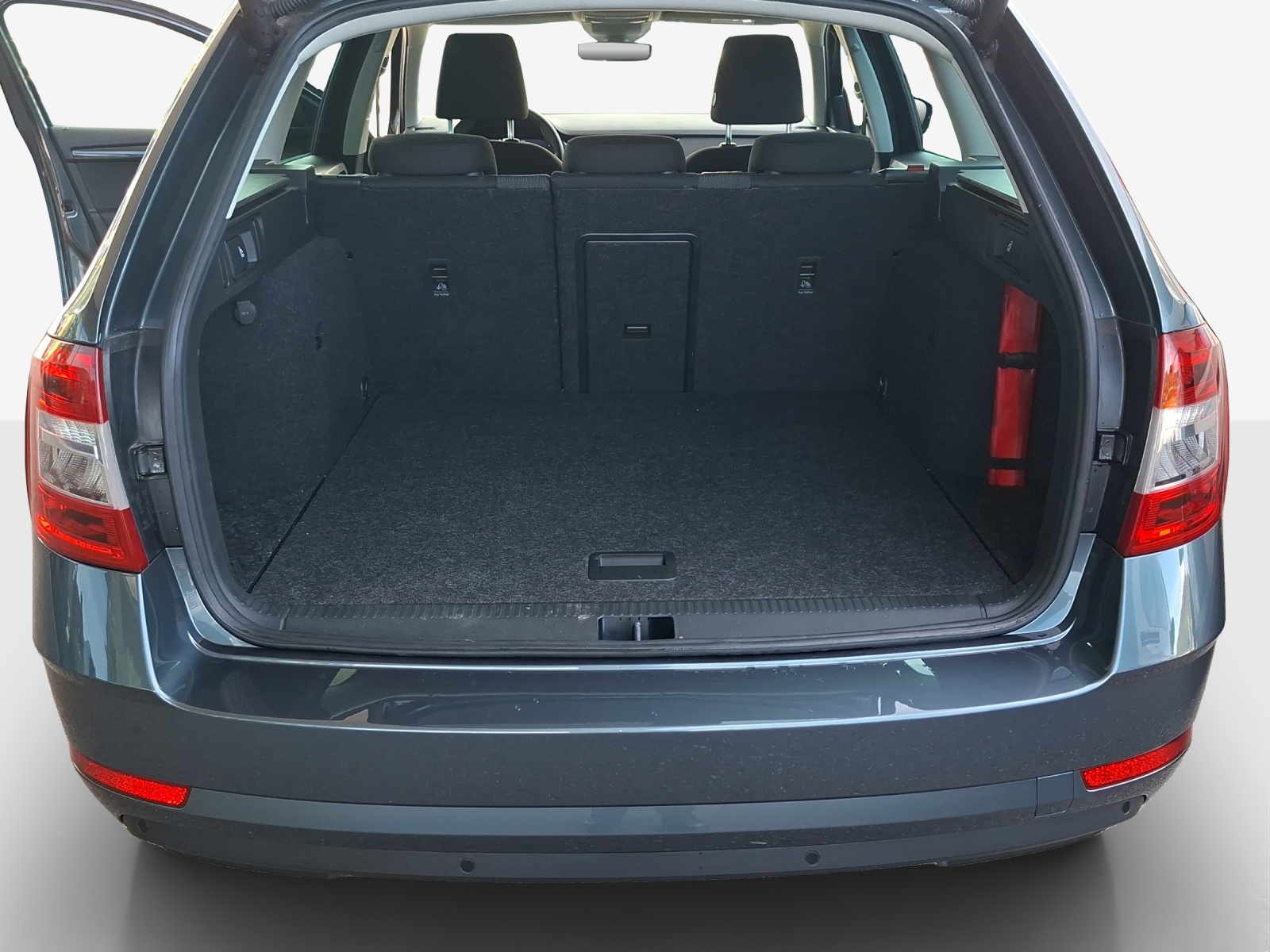 SKODA Octavia Combi 2.0 TSI Style 4x4 DSG-image-12