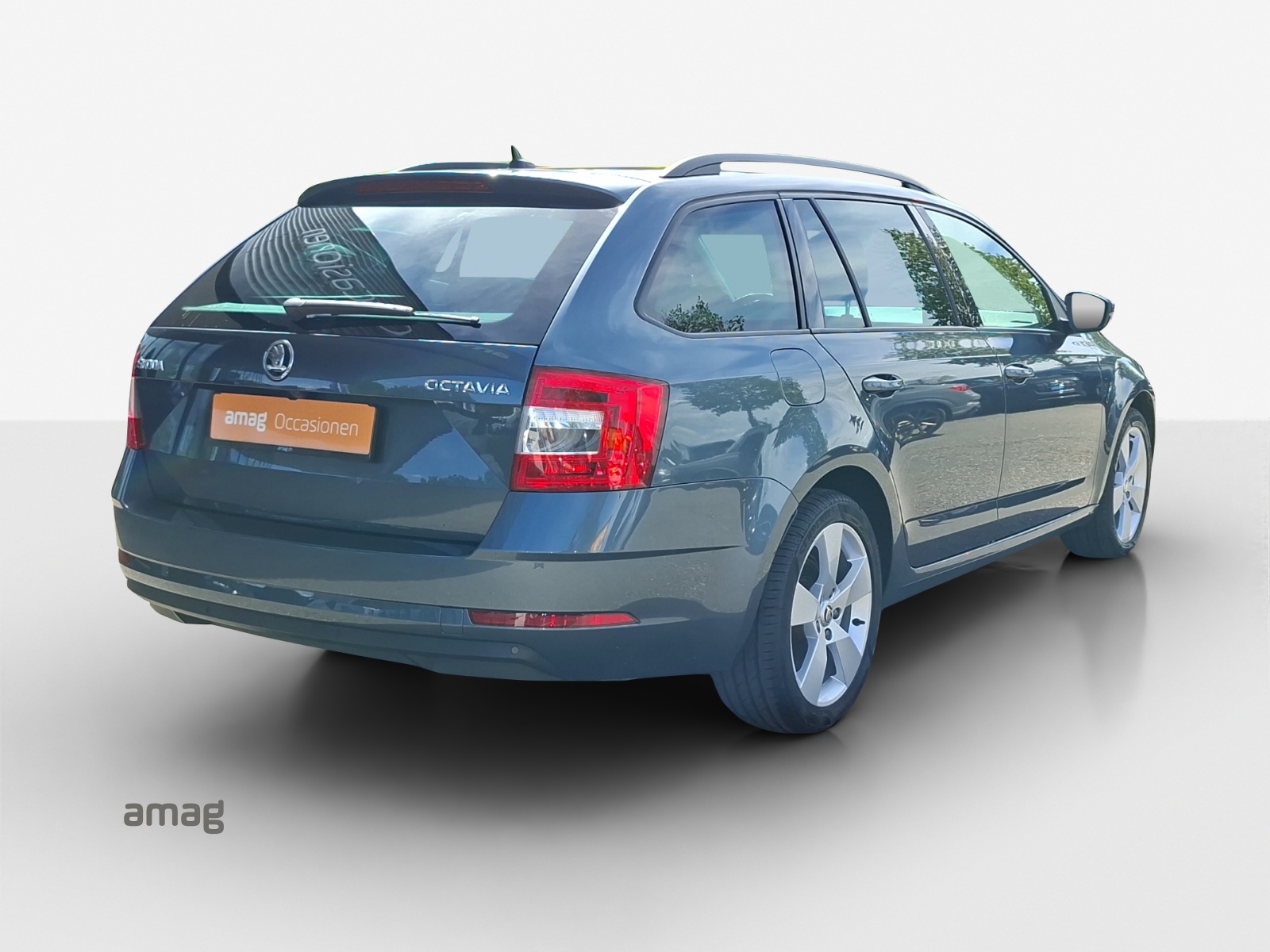 SKODA Octavia Combi 2.0 TSI Style 4x4 DSG-image-4