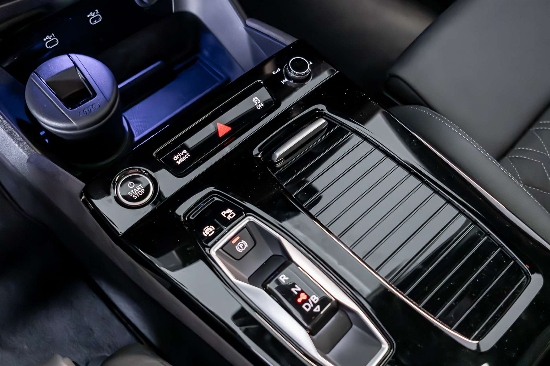 AUDI Q6 e-tron quattro S-Line-image-26