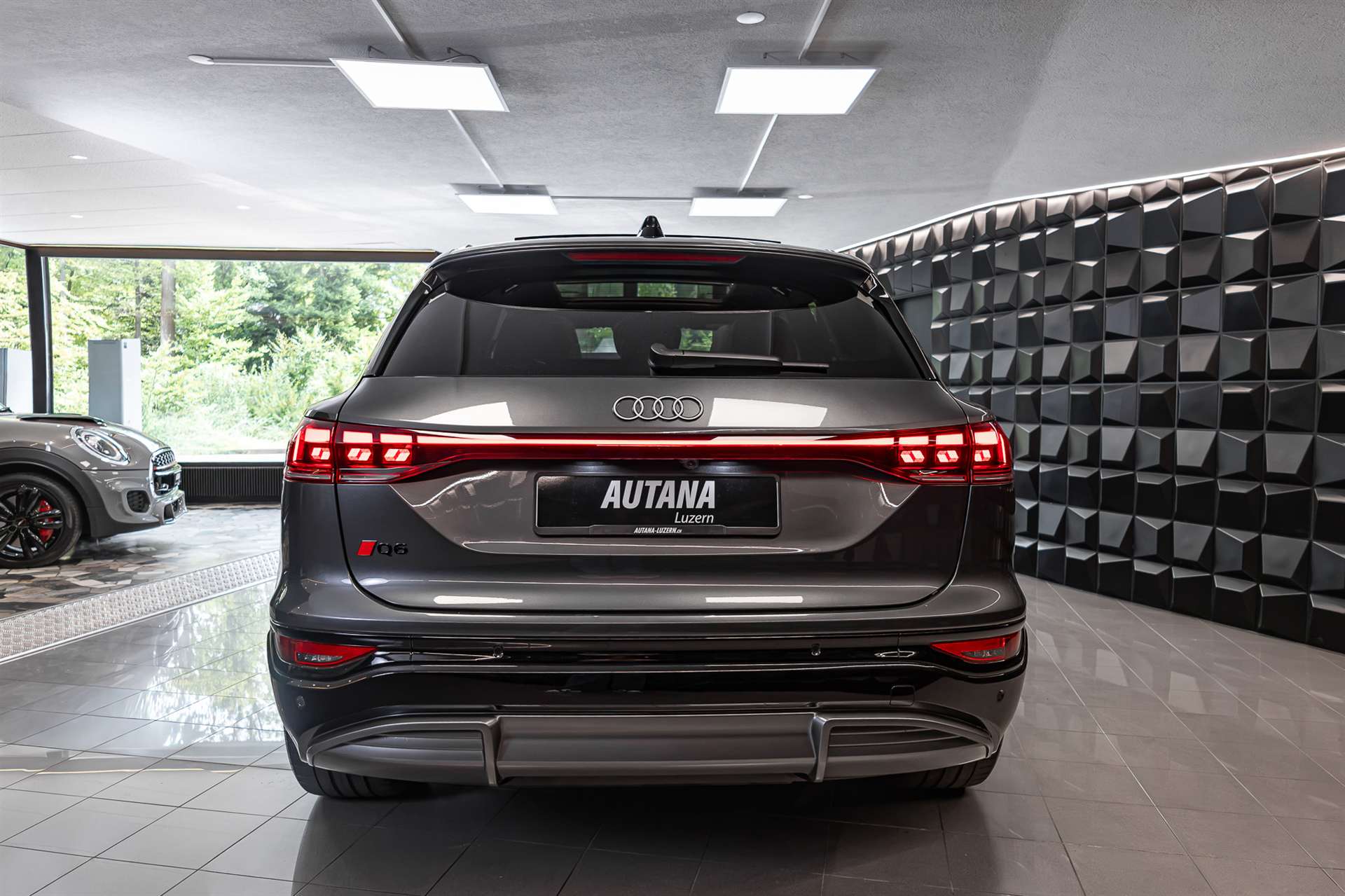 AUDI Q6 e-tron quattro S-Line-image-5