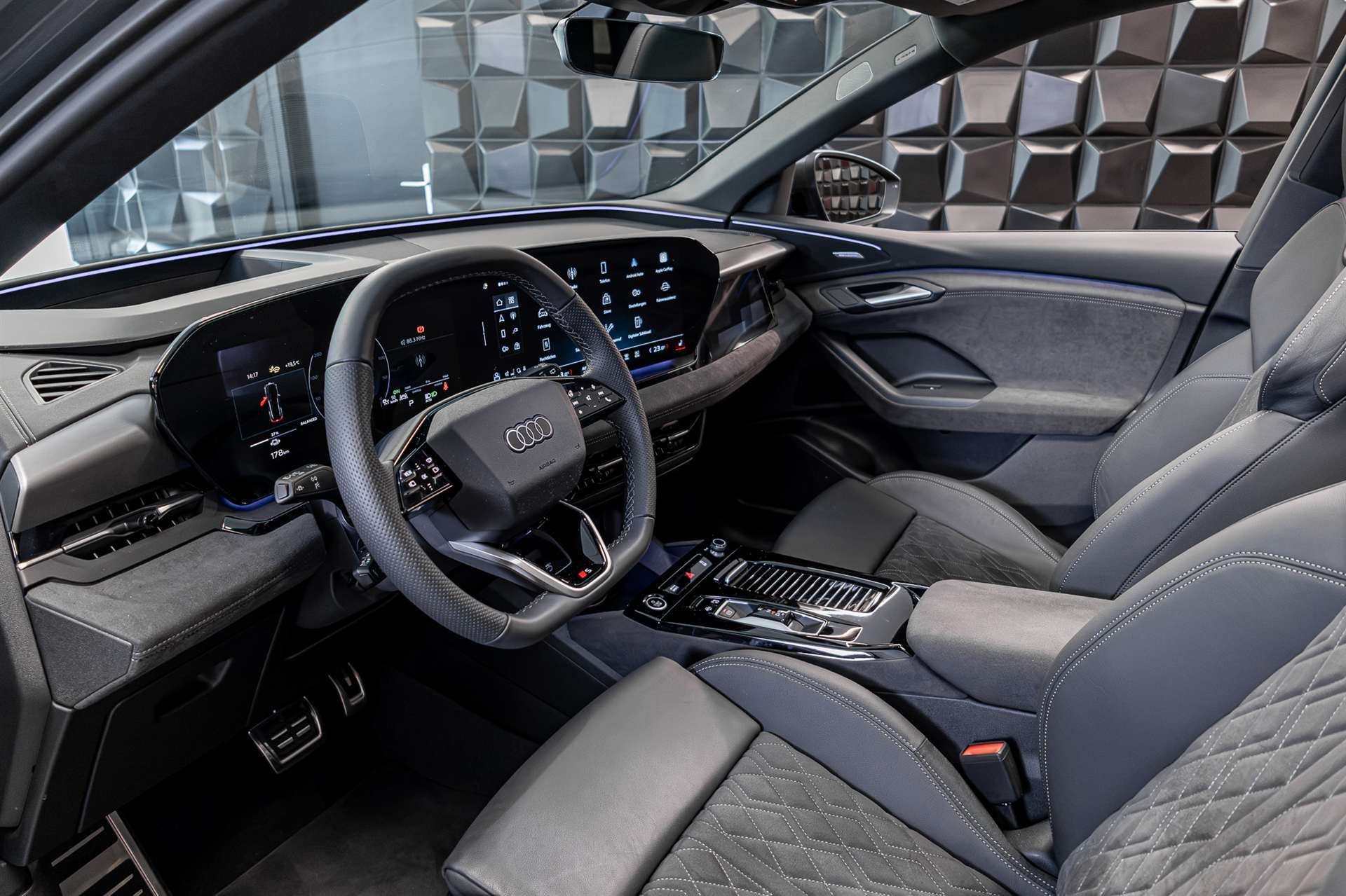 AUDI Q6 e-tron quattro S-Line-image-15