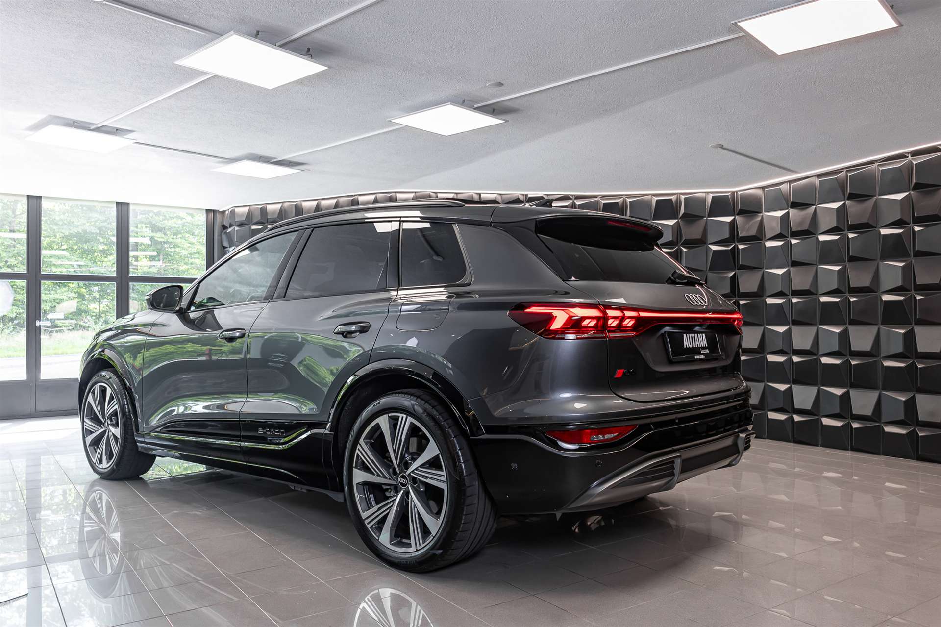 AUDI Q6 e-tron quattro S-Line-image-3