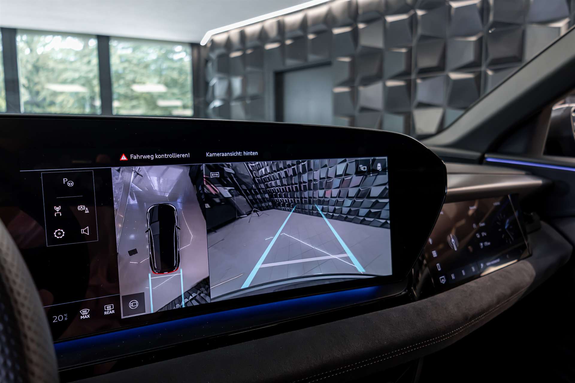 AUDI Q6 e-tron quattro S-Line-image-24