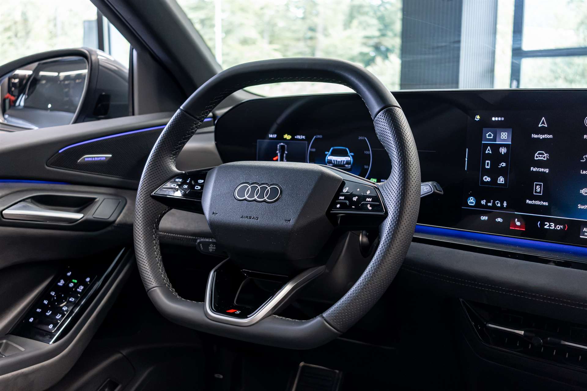 AUDI Q6 e-tron quattro S-Line-image-9