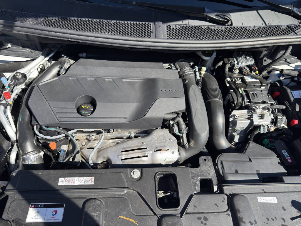 PEUGEOT 3008 1.6 Plug-in Hybrid4 GT Pack-image-14