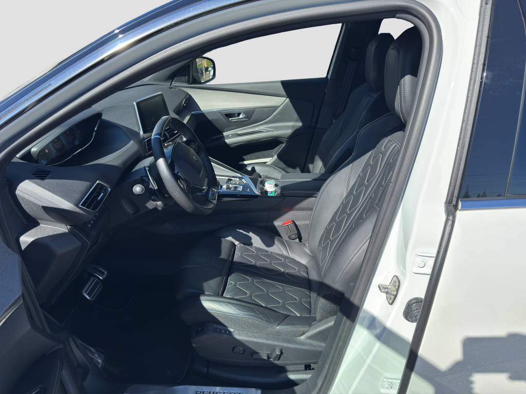 PEUGEOT 3008 1.6 Plug-in Hybrid4 GT Pack-image-8