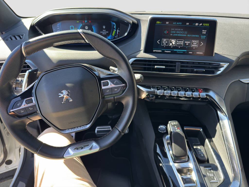 PEUGEOT 3008 1.6 Plug-in Hybrid4 GT Pack-image-12