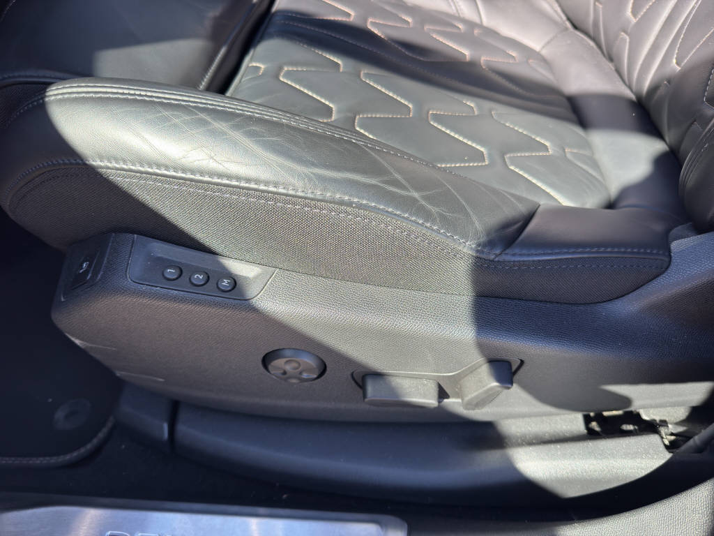 PEUGEOT 3008 1.6 Plug-in Hybrid4 GT Pack-image-13