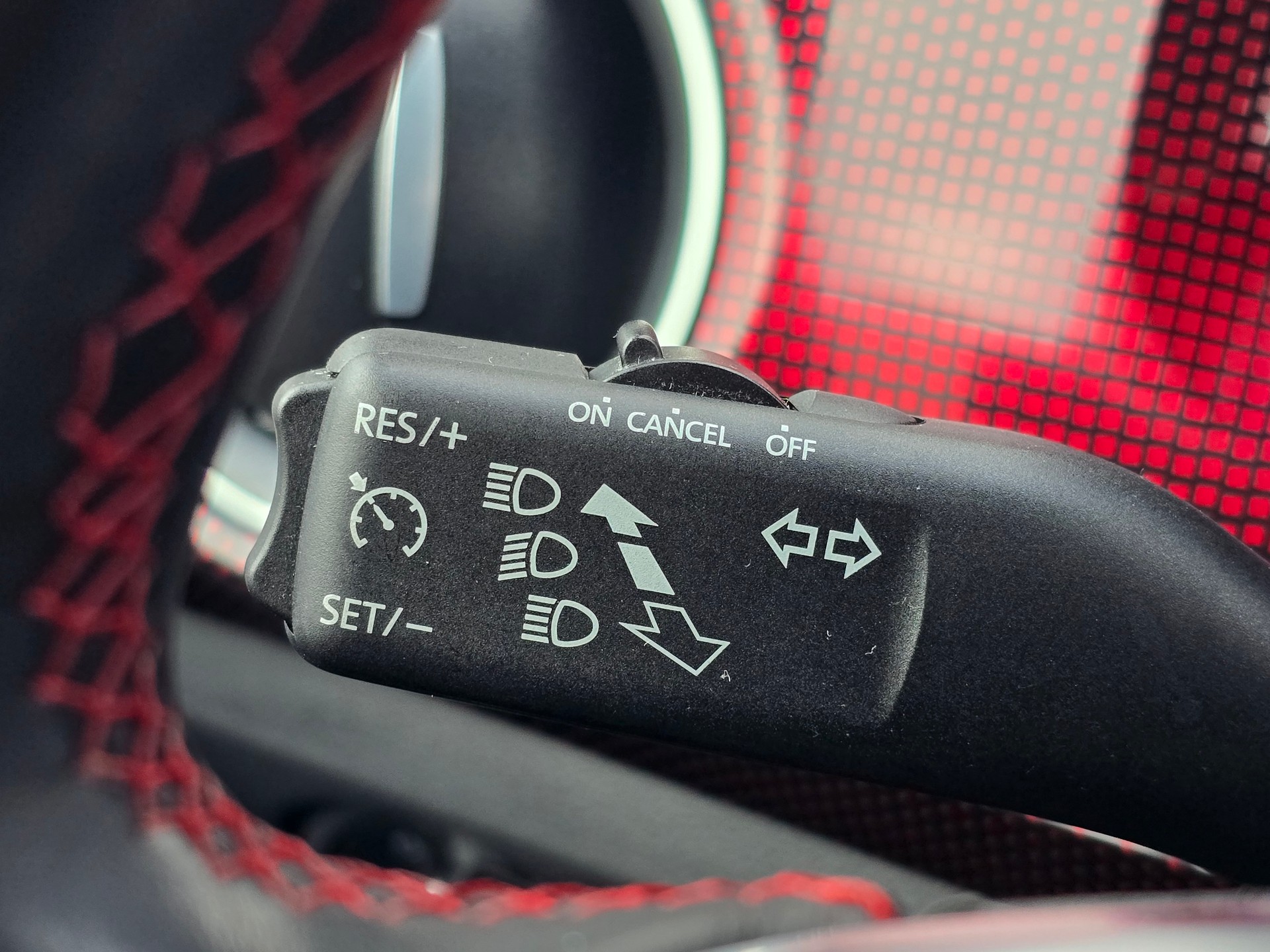 VW Up 1.0 TSI GTI-image-21