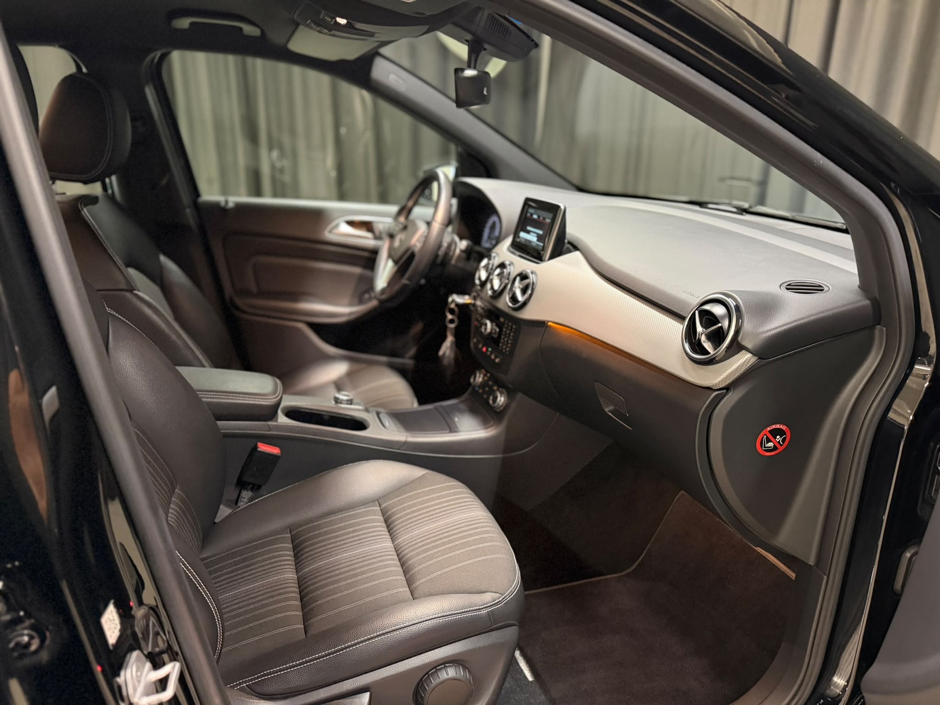 MERCEDES-BENZ B 250 7G-DCT-image-11