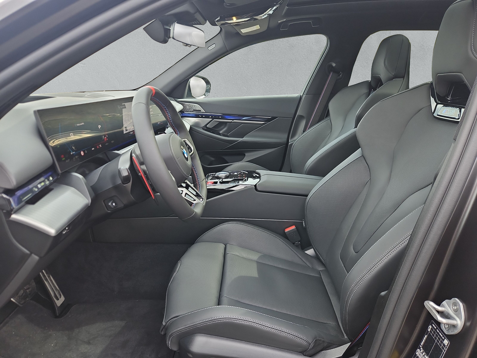 BMW M5 xDrive Touring-image-10